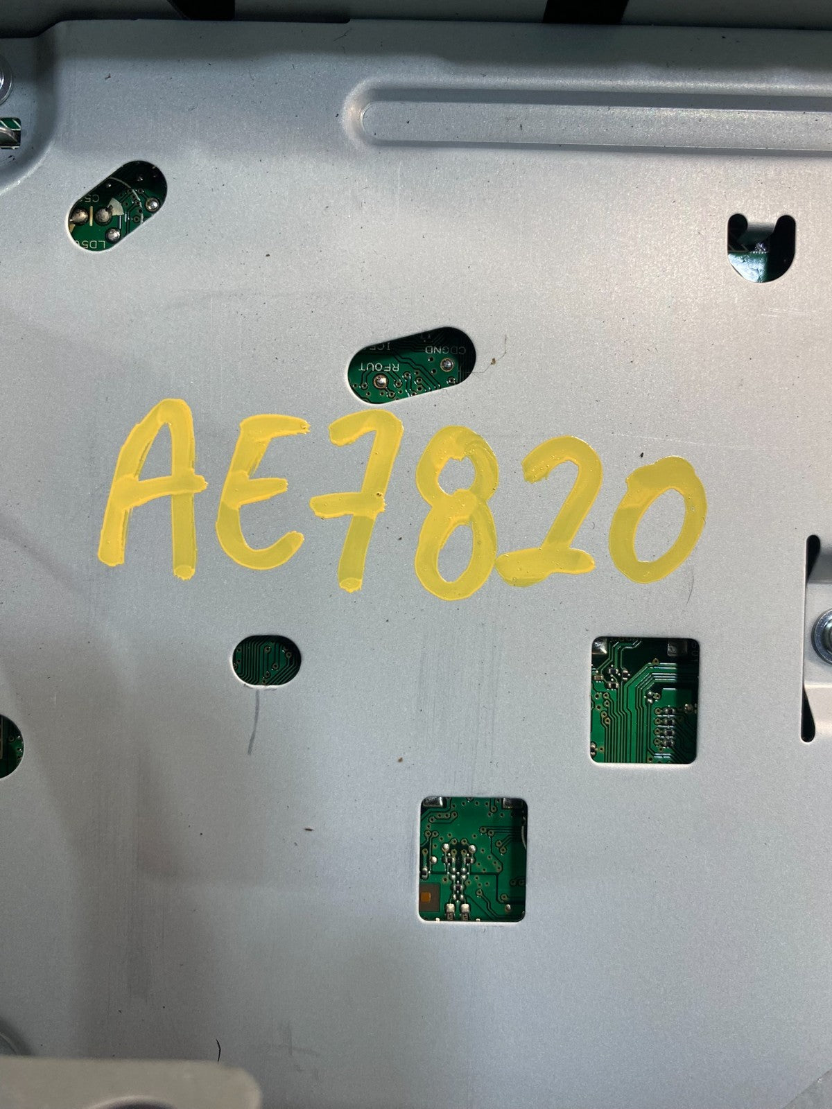 2017 to 2019 Nissan Rogue AM FM XM Radio CD Player Screen Receiver AE7820 DW7
