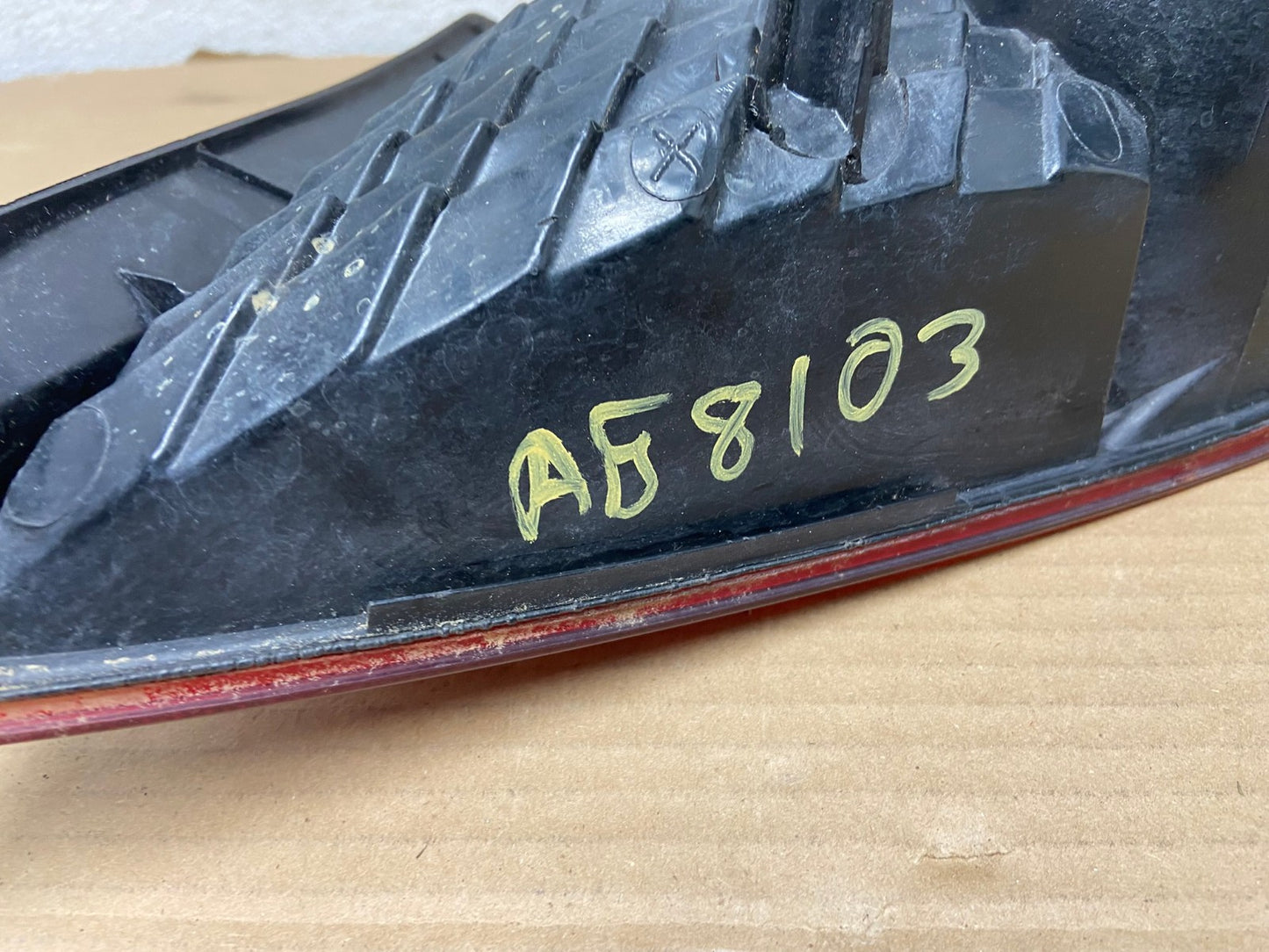 2000 2001 2002 Toyota Avalon Left Driver Side Tail Light AG8103 LK6