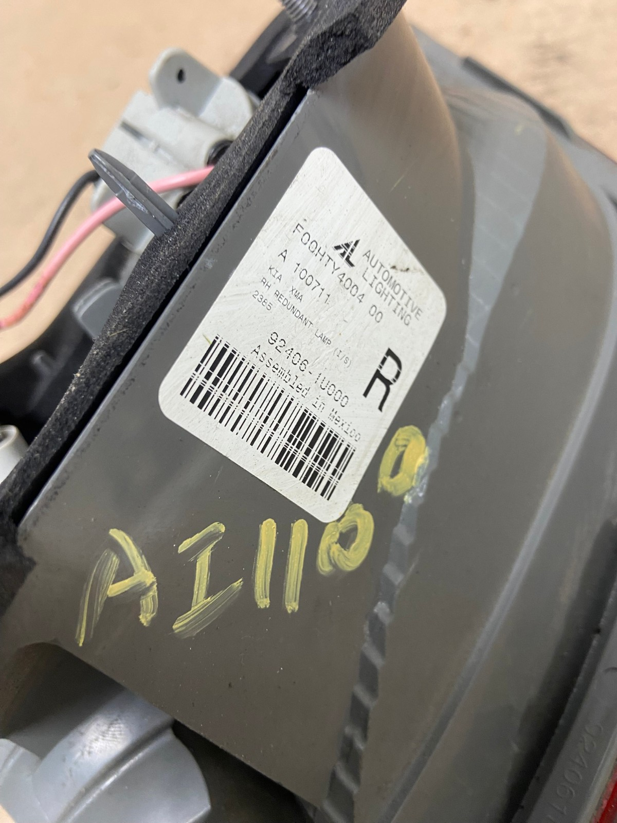 2011 2012 2013 Kia Sorento Right Passenger Inner Tail Light AI1100 LK7