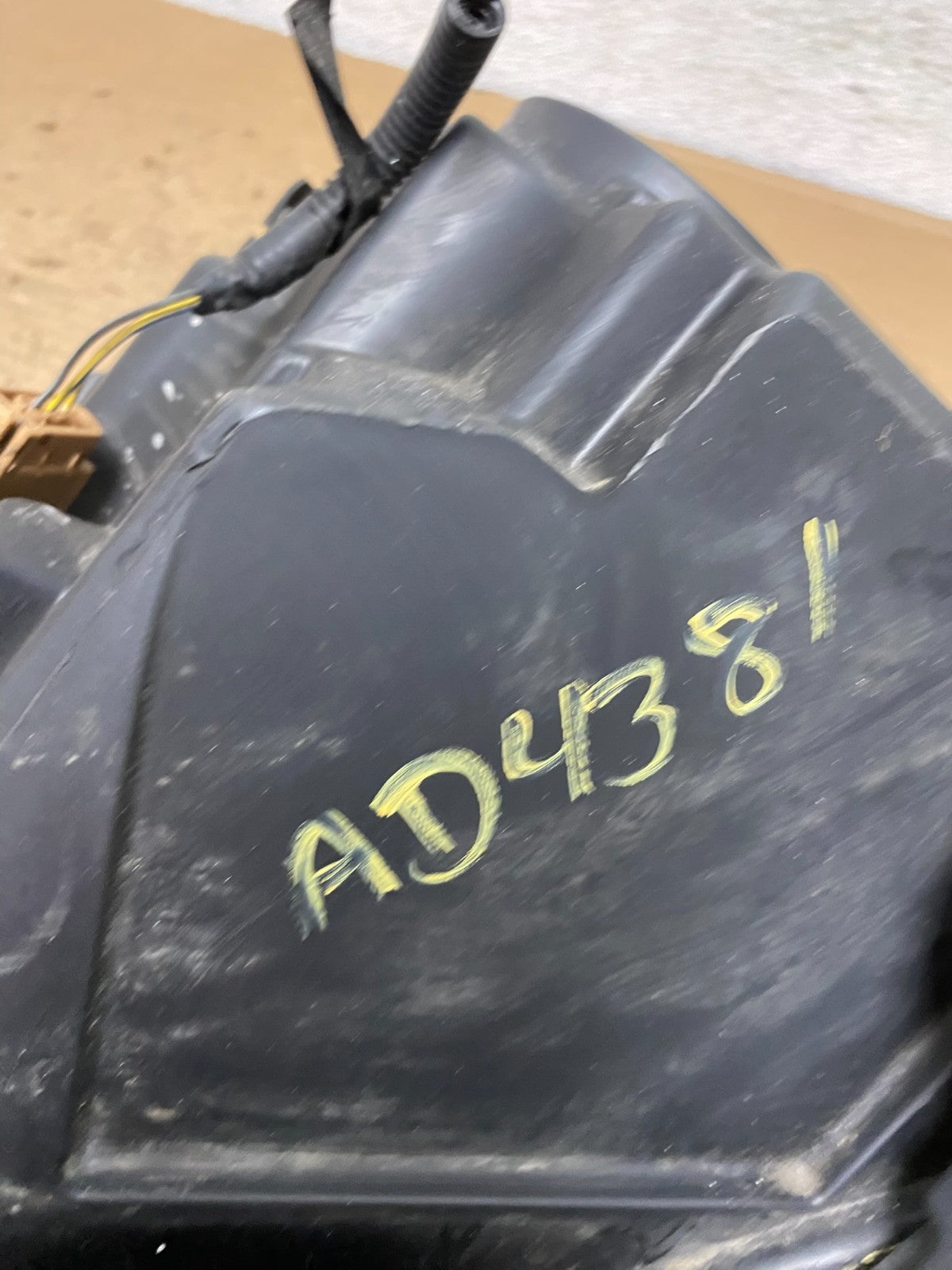2013 to 2019 Ford Taurus Right Passenger RH Side Headlight Halogen AD4381 DW11