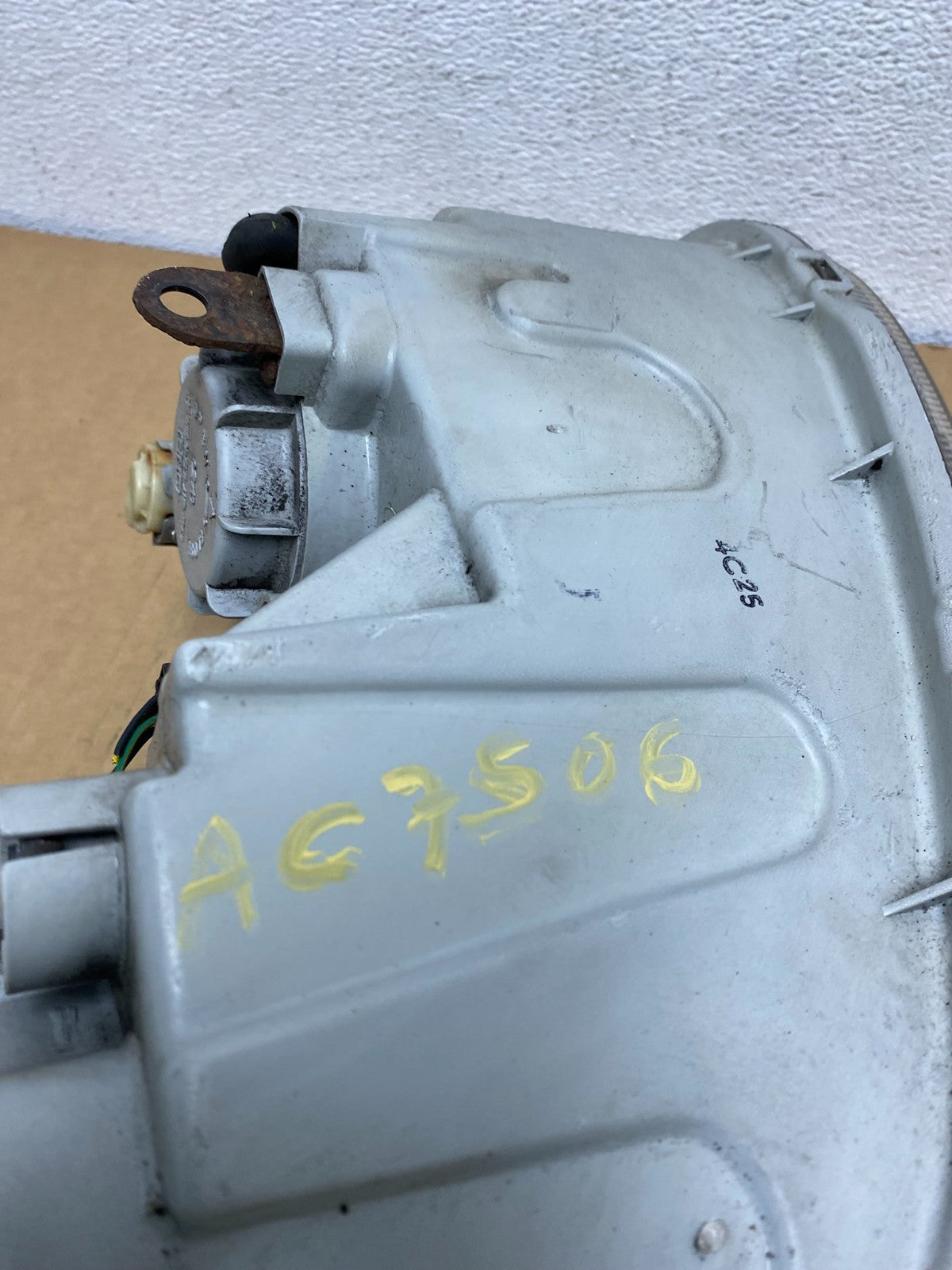 2002 to 2005 Hyundai Sonata Left Driver LH Side Headlight Halogen AC7506 DW9