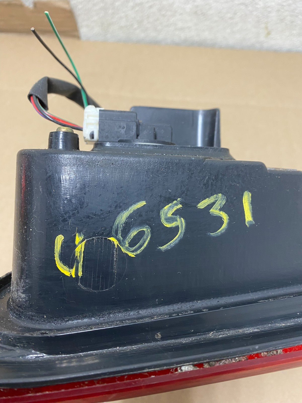 2000-2001 Infiniti i30 Left Driver Lh Side Tail Light Inner U6531 DW6