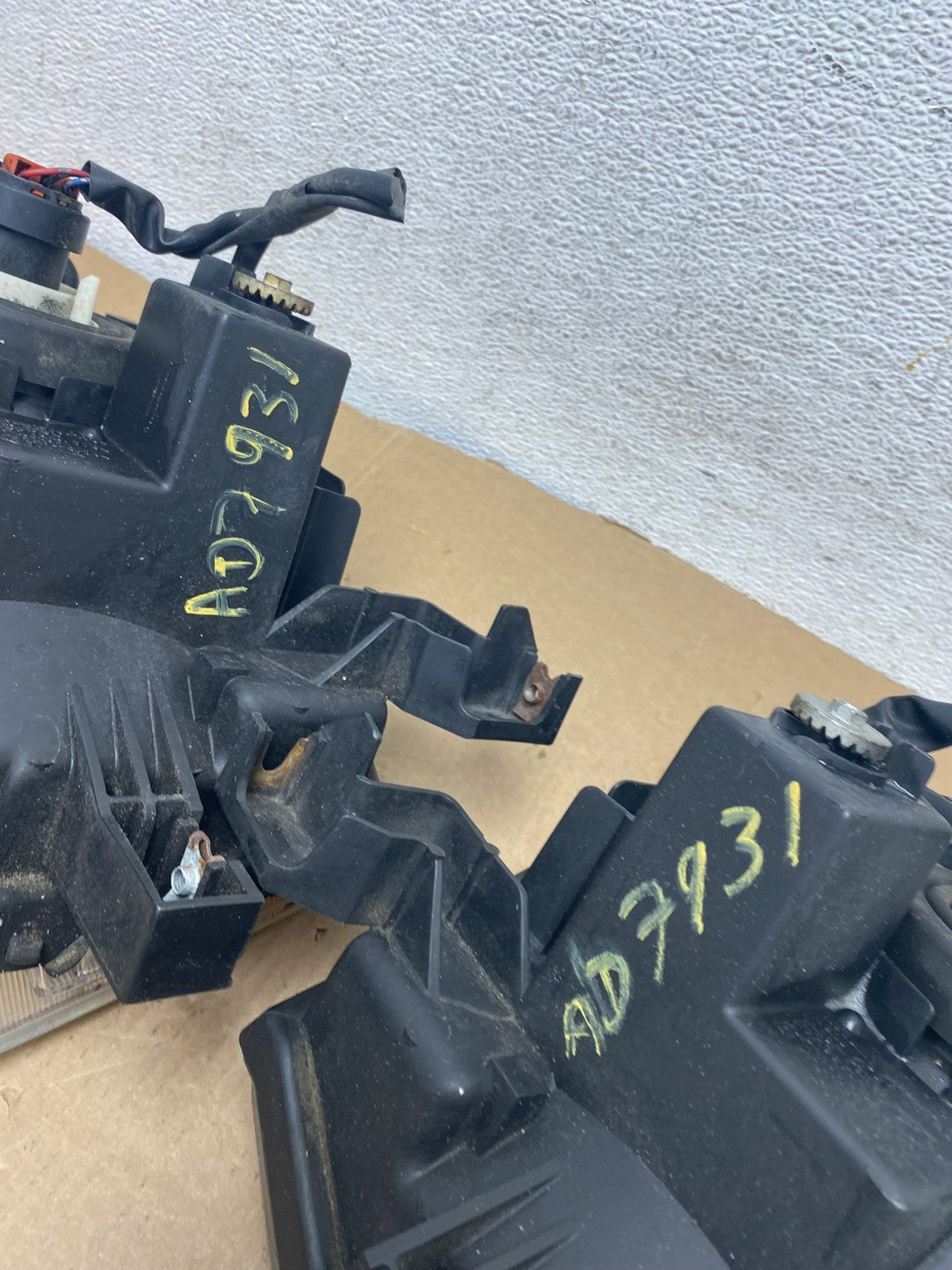 2005-2015 Nissan Xterra Driver Left+Right Side Set Headlights AD7931 DW11