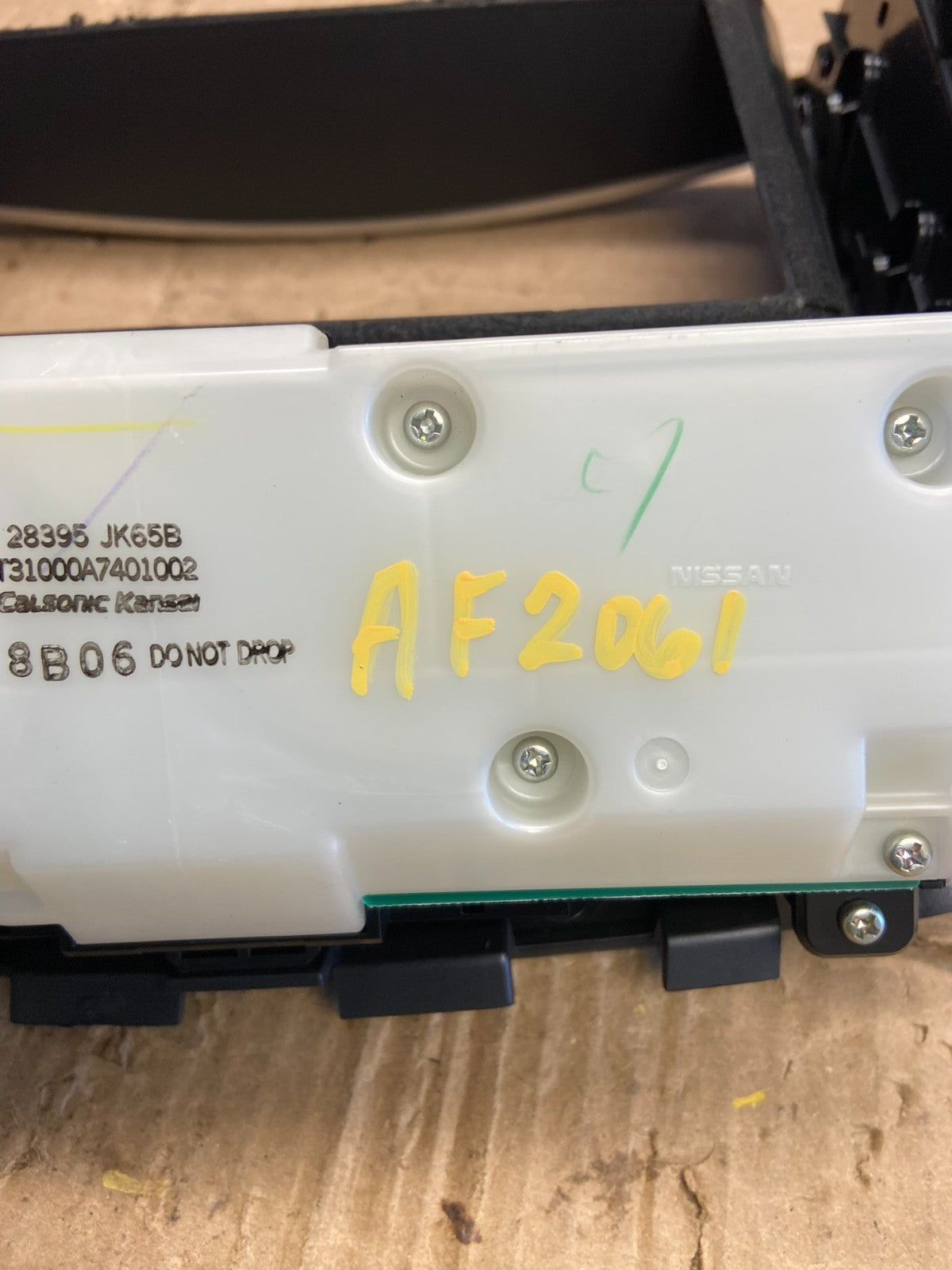 2008 to 2012 Infiniti G35 G37 Radio Player Climate Control Panel Bezel AF2061 DW6
