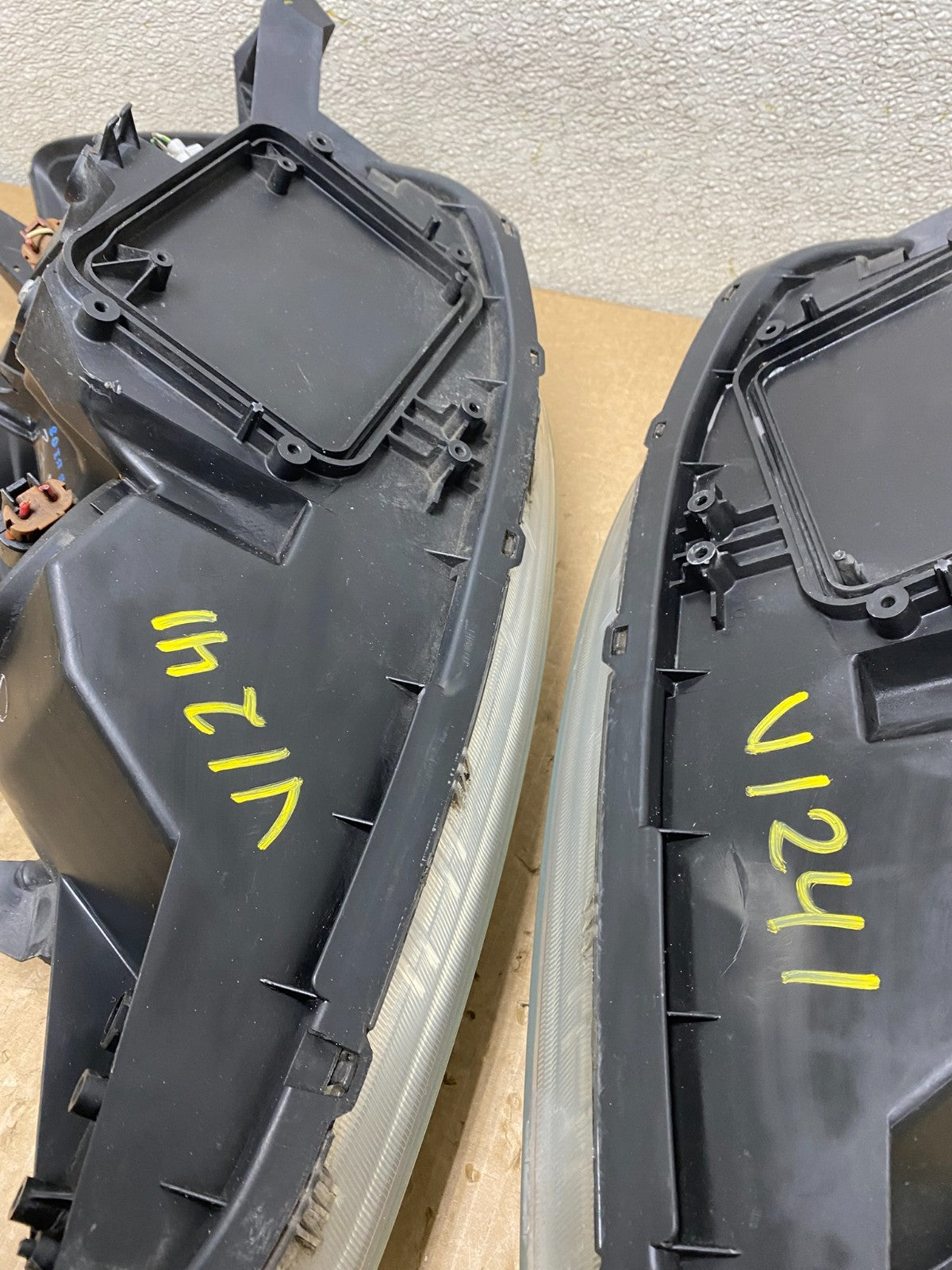 2004 2005 Toyota Sienna Driver Left+Right Set Side Halogen Headlights V1241 DW15