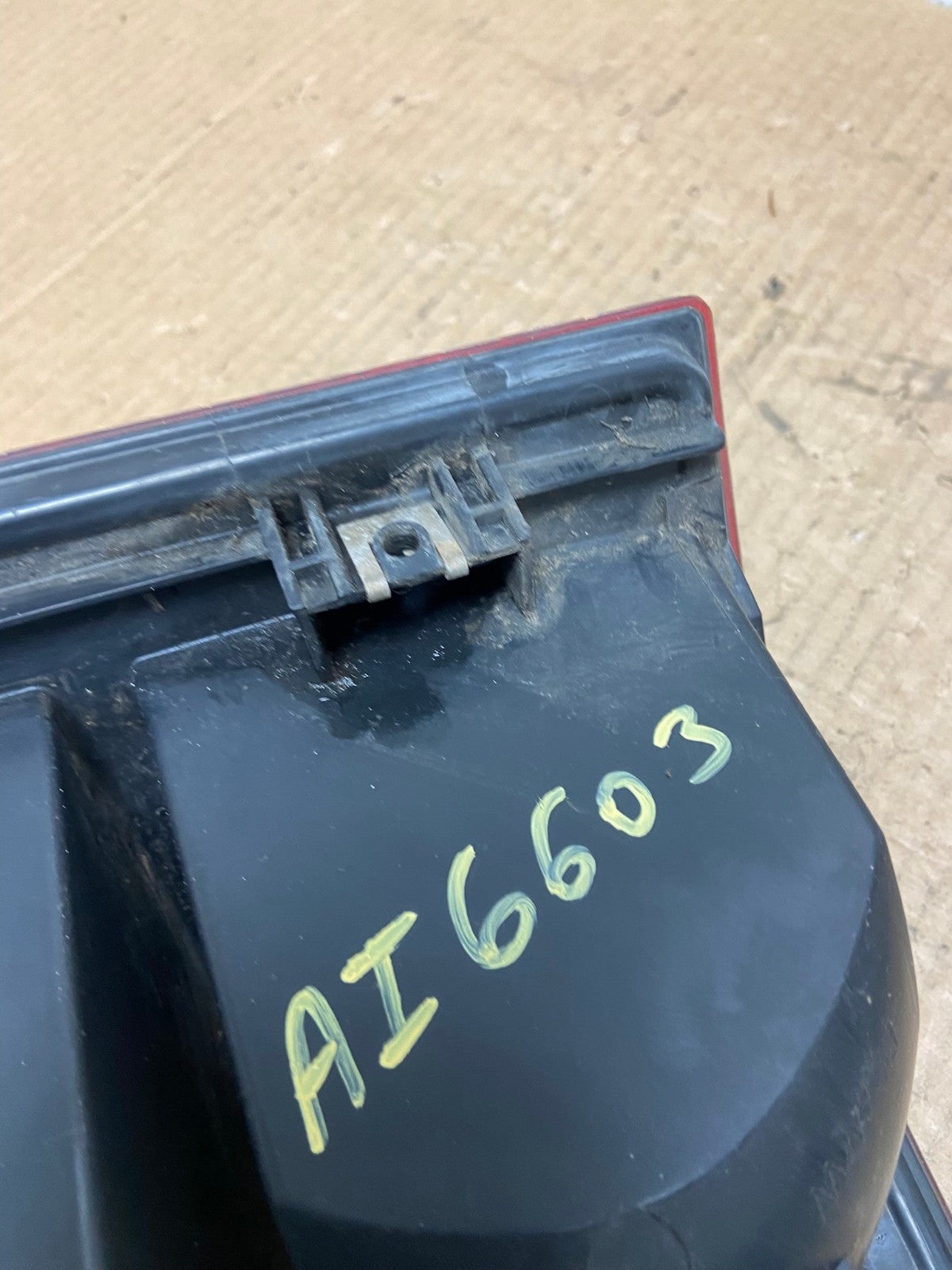 2005 to 2006 Jeep Grand Cherokee Left Driver Side Lh Tail Light AI6603 LK7
