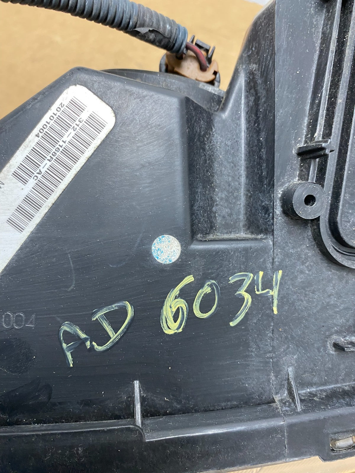 2004-2005 Toyota Sienna Right Passenger Halogen Headlight DEPO AD6034 DW9