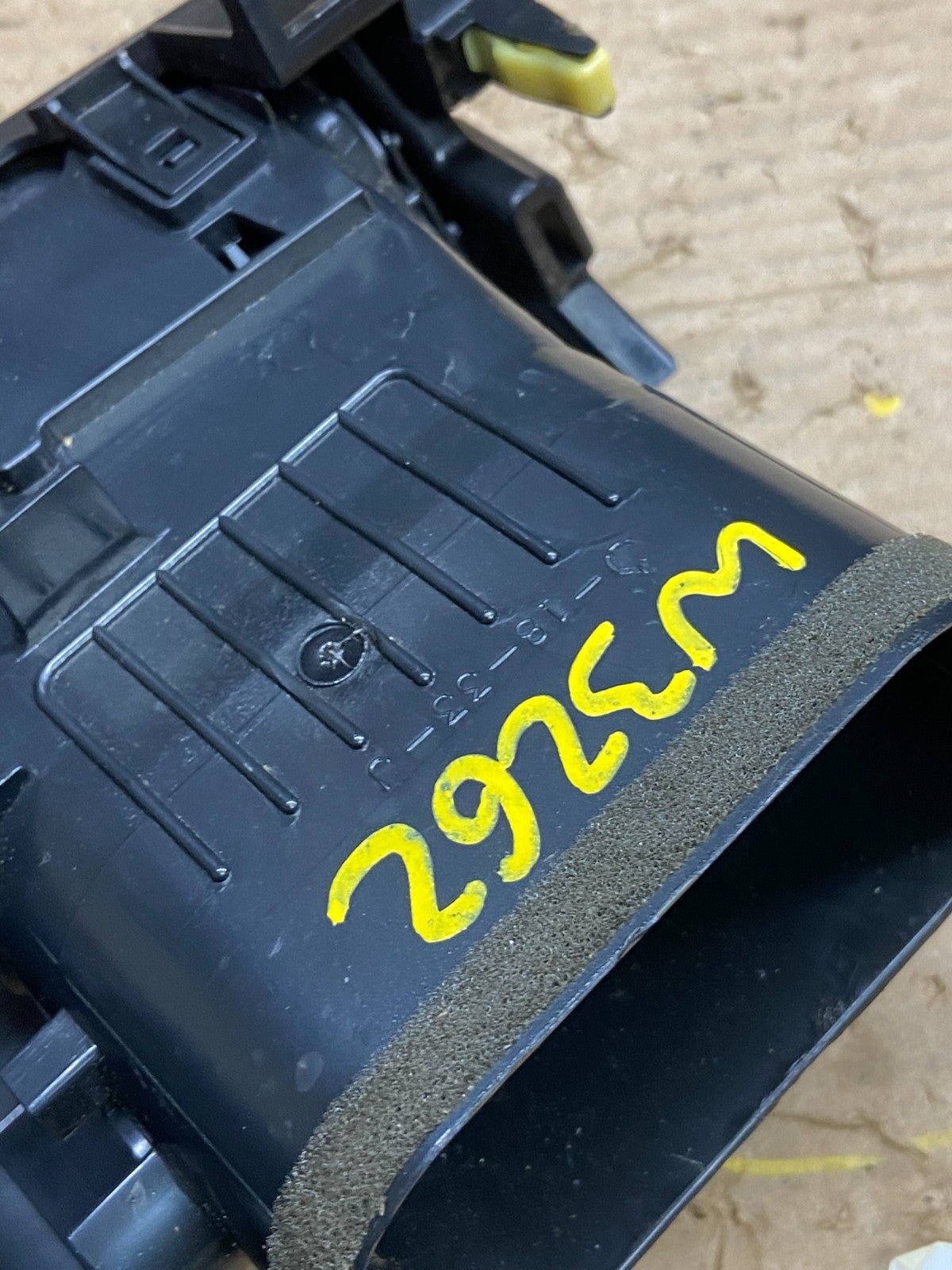 2006-2012 Toyota RAV4 Front Center Dash Air Vent Bezel 55670-42050 OEM y2452 DG6