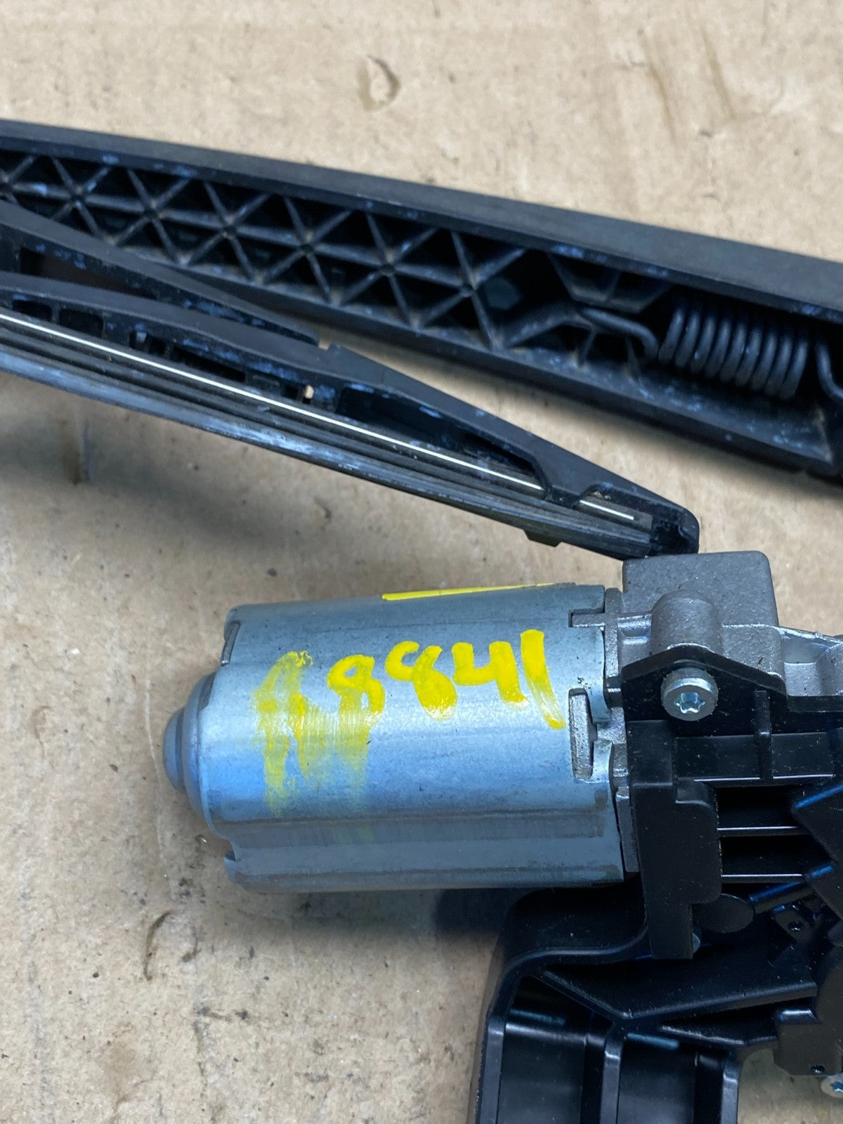 2010 - 2015 Hyundai Tucson Rear Glass Windshield Wiper Motor R8841 DG6