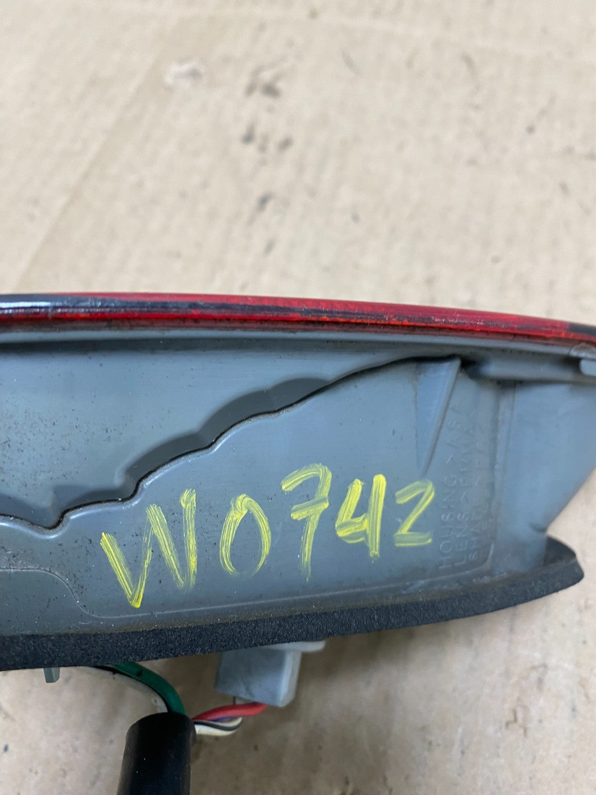 2008-2010 Toyota Avalon Right Passenger Side Tail Light Inner Oem W0742 DW9