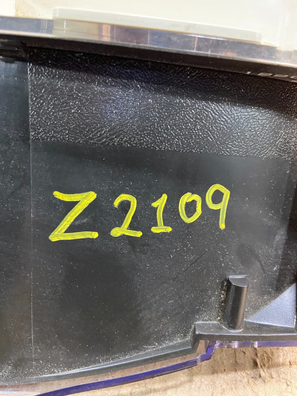 2001 to 2002 Chevrolet Express Speedometer Cluster Gauge OEM Z2109 DG9