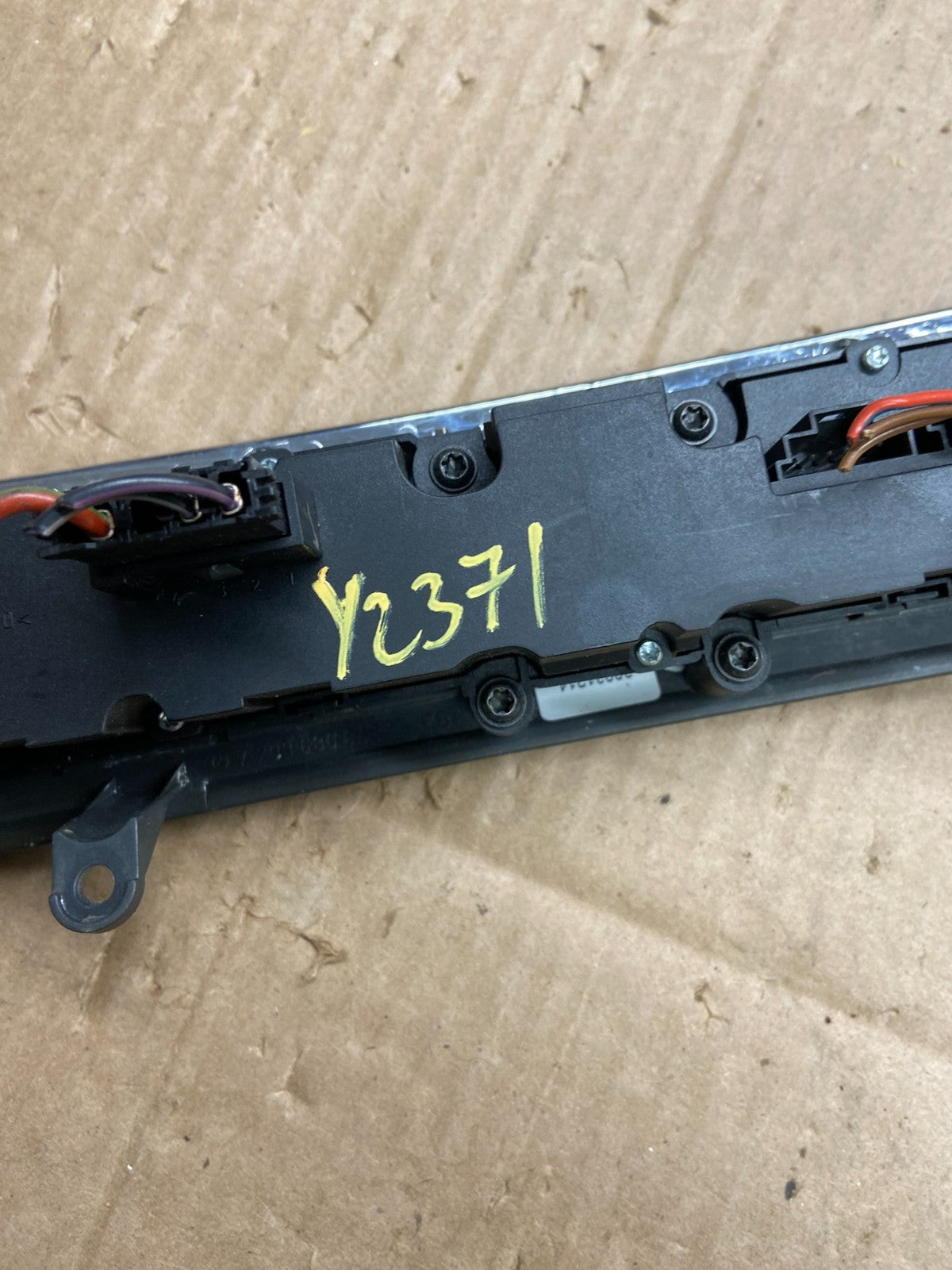 2005 - 2007 Mercedes C230 C240 Center Console Switch Control Unit Y2371 DG6