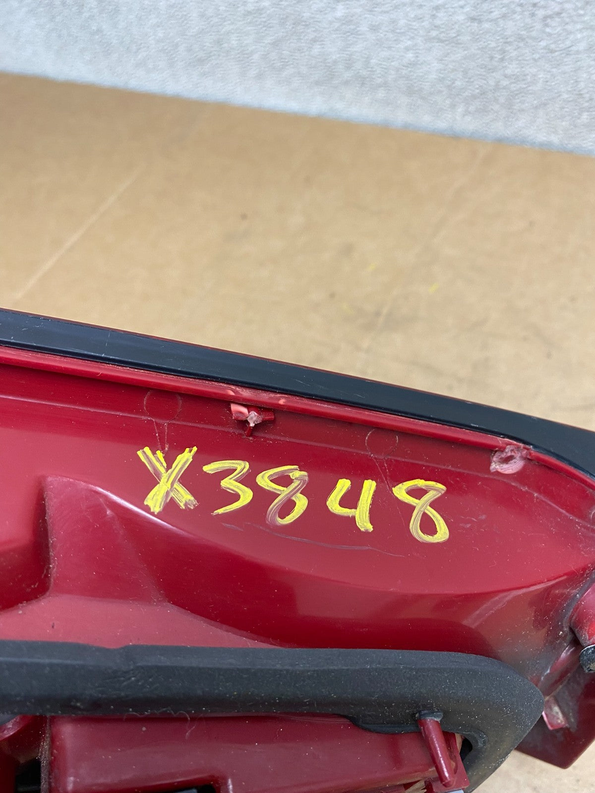 2001 2002 Kia Optima Right Passenger RH Side Inner Tail Light OEM x3848 DG7