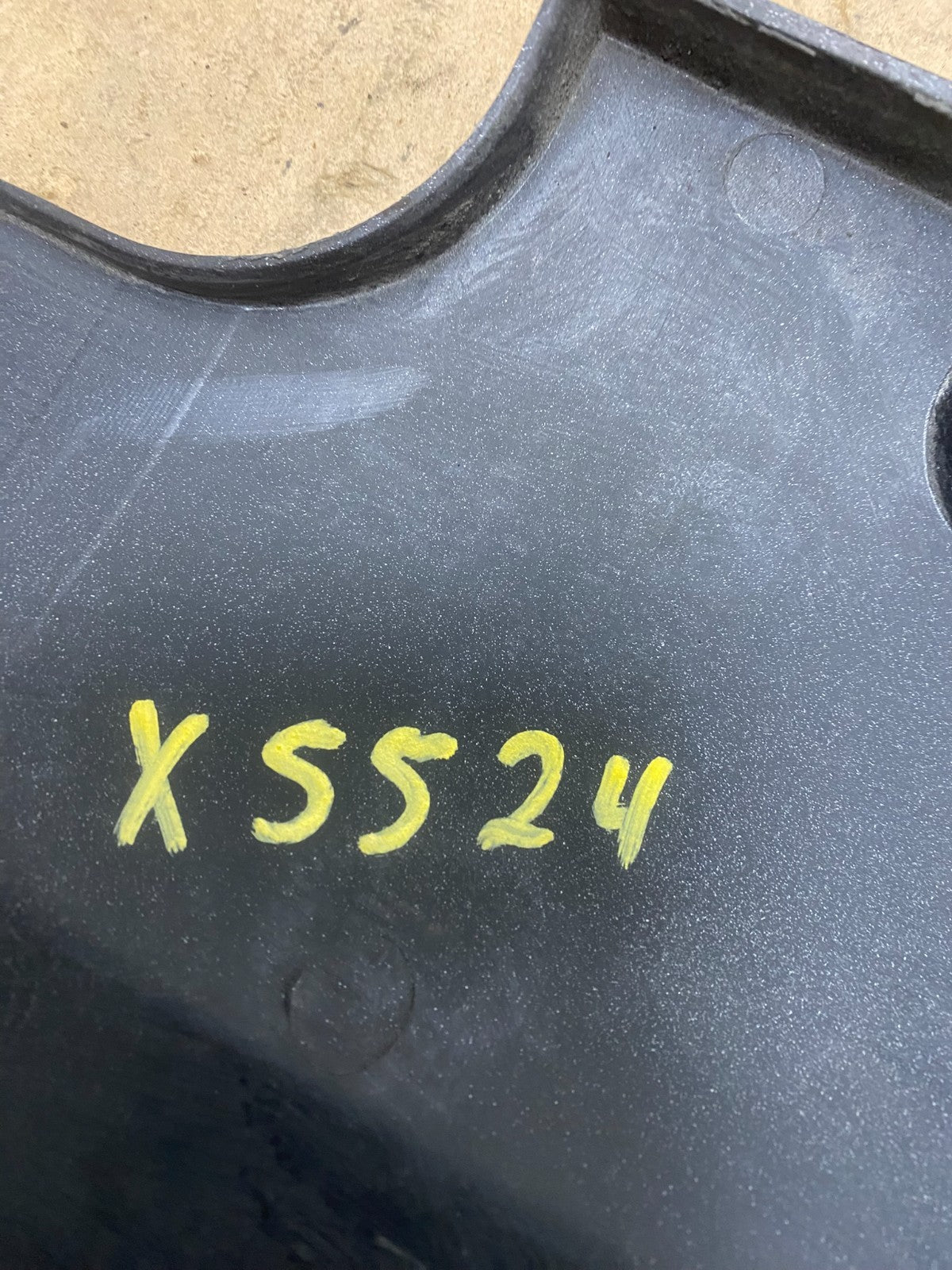 2001 to 2004 Nissan Pathfinder Engine Cover Ornament X5524 DG6