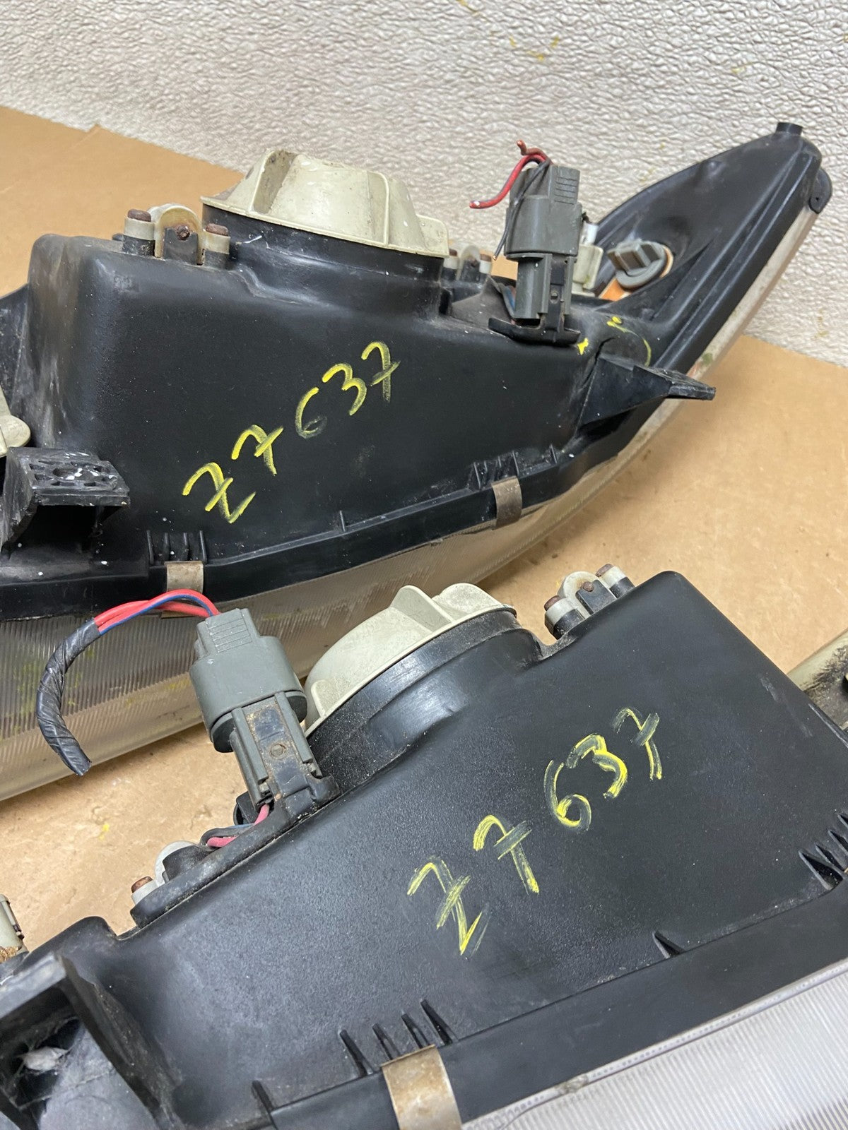 1997 to 1998 Mitsubishi Galant Left+Right Set Headlights Halogen Oem z7637 DG10