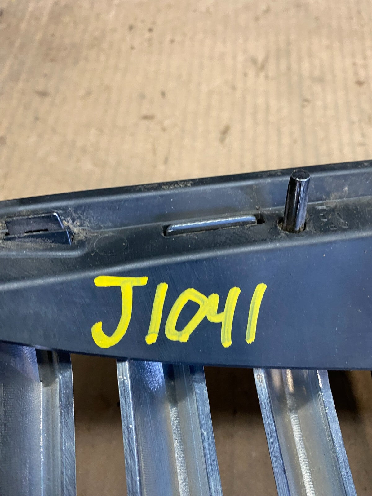 2008 to 2012 Buick Enclave Front Upper Grill Grille Oem J1041 DG11