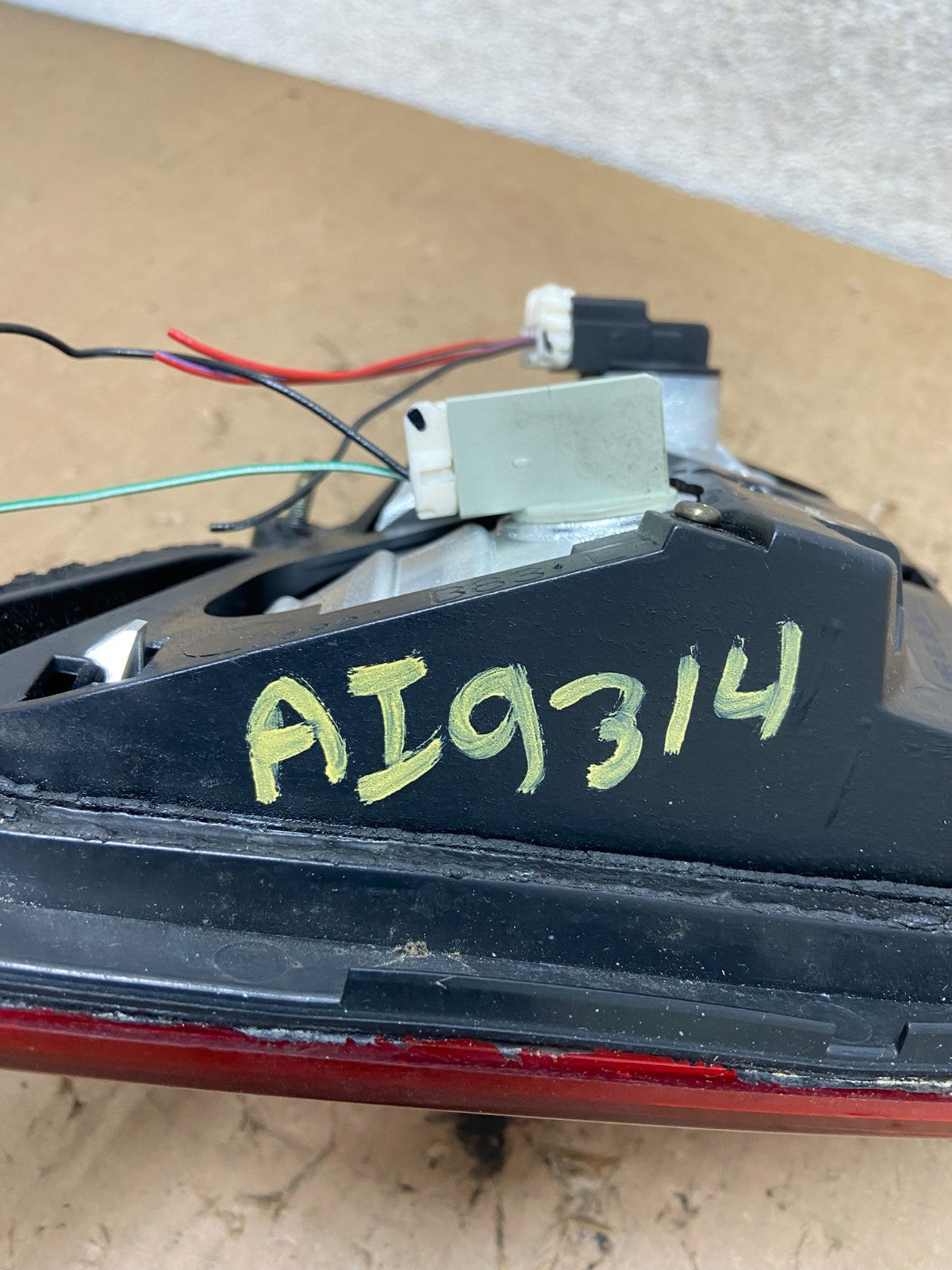 2002-2004 Infiniti i35 Inner Light Left Driver Side Tail Light AI9314 LK6