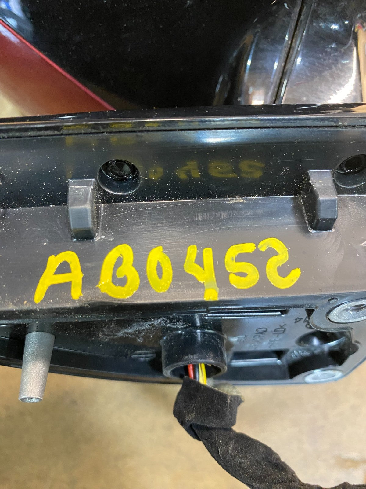 2016 to 2020 Kia Sorento Right Passenger Door Mirror Turn Signal OEM AB0452 MS12