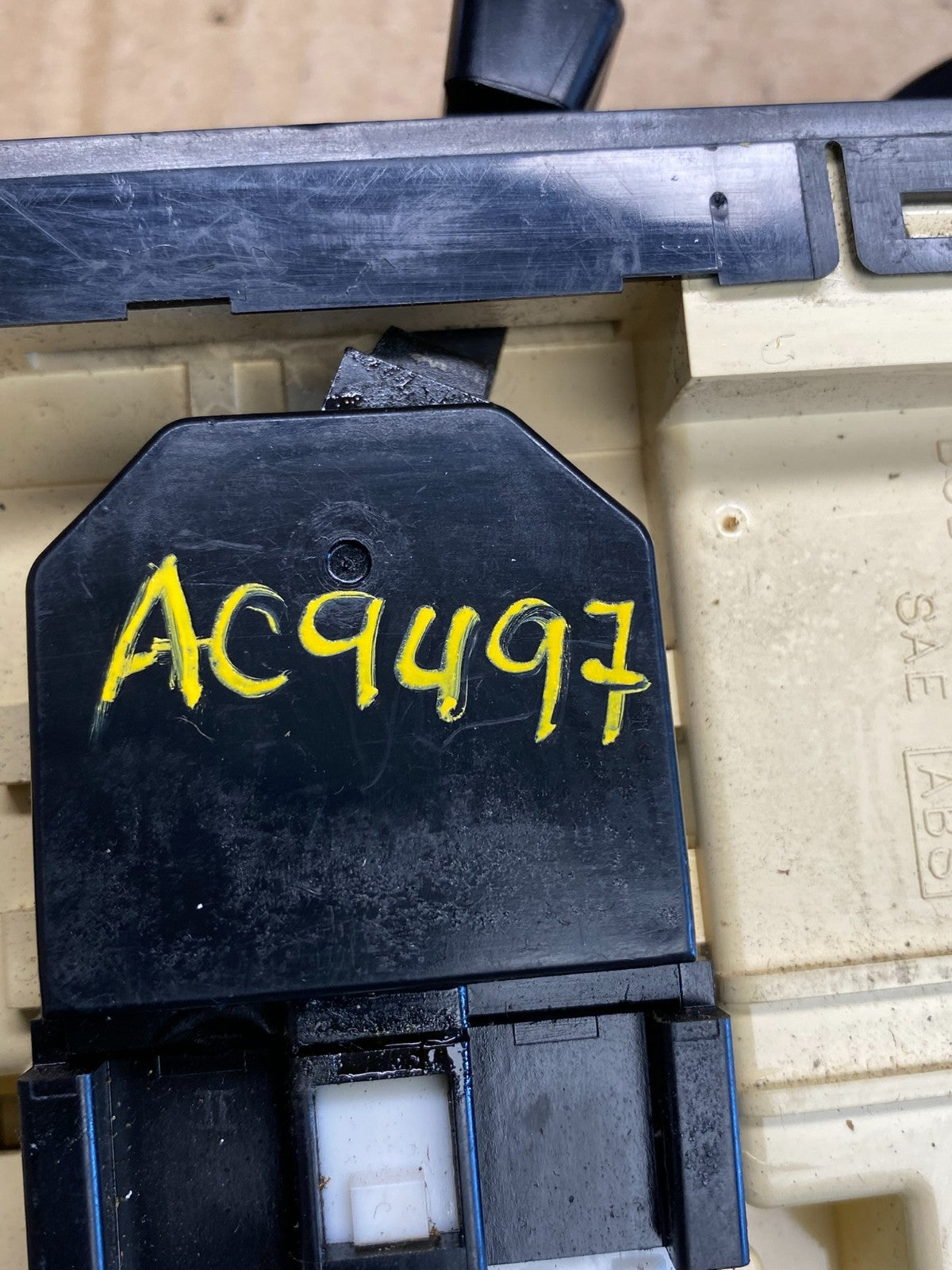 1998 to 2000 Nissan Frontier Climate Controller AC94975