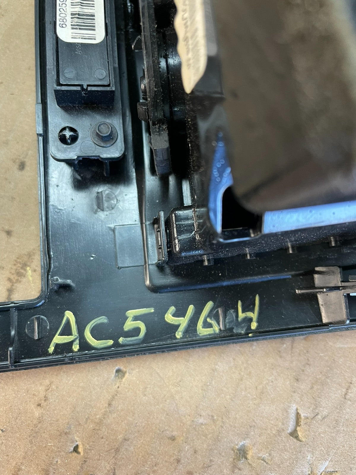 2008 - 2010 Dodge Charger Dash Climate Temperature Control Radio Bezel AC5464 DG9