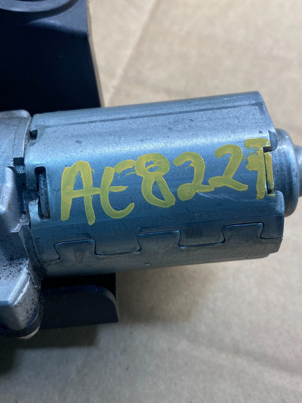 2015-2021 Kia Sedona Entourage Rear Glass Windshield Wiper Motor AE8227 DG7