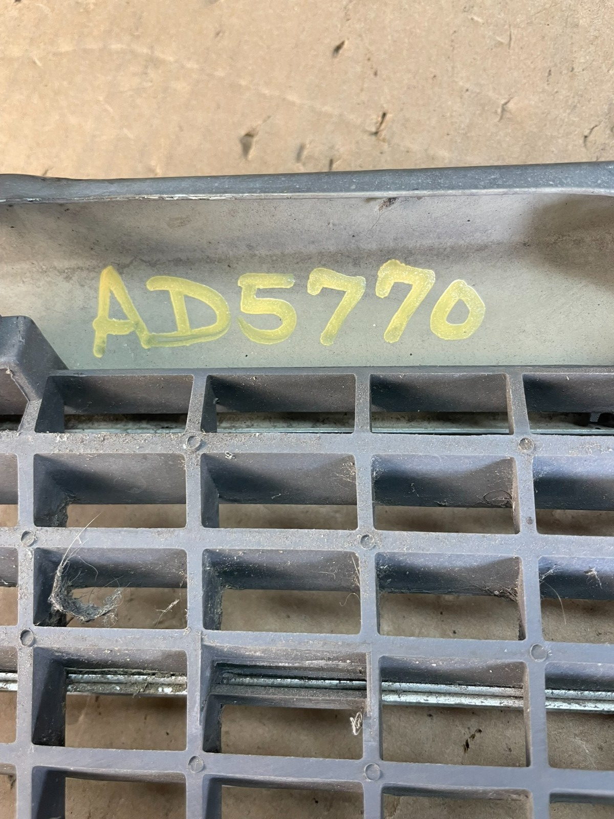 1994 to 1995 Mercedes Benz E-Class Front Upper Grill Grille AD57704