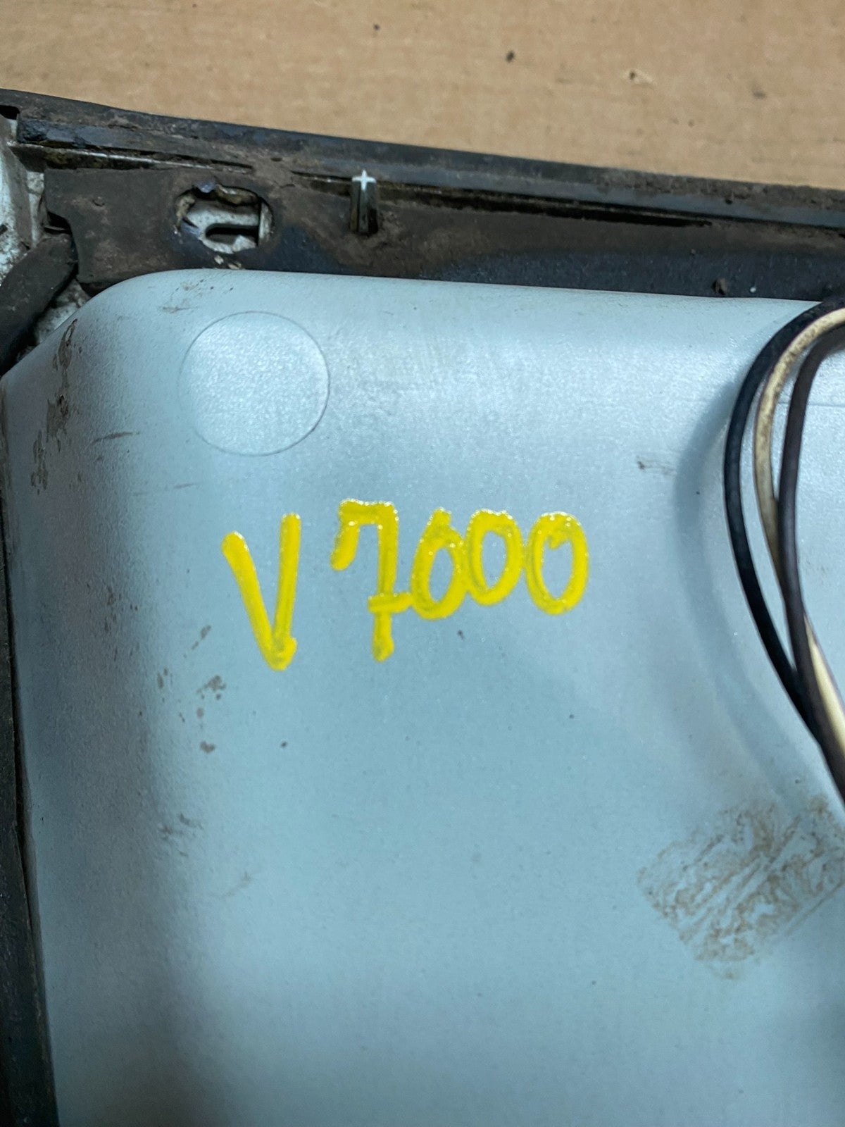 2007 to 2014 Lincoln Navigator Trunk Liftgate License Plate OEM v7000 DG11