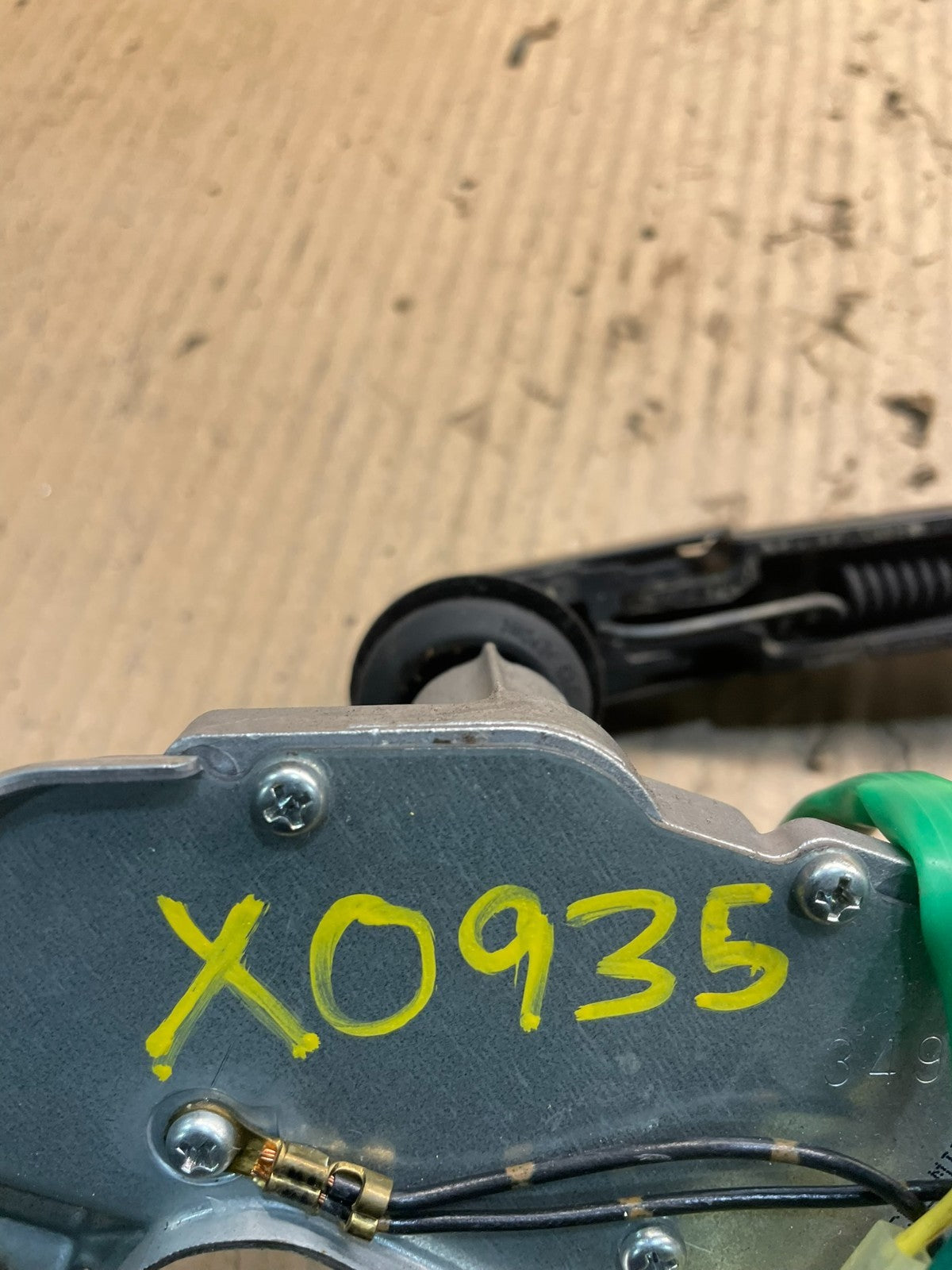 2008 to 2014 Subaru Tribeca Rear Windshield Wiper Motor X0935 DG6