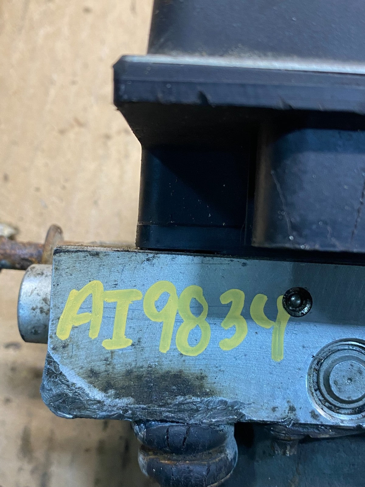 2002 to 2003 Chevrolet Tahoe ABS Pump Anti Lock Module AI9834 DW7
