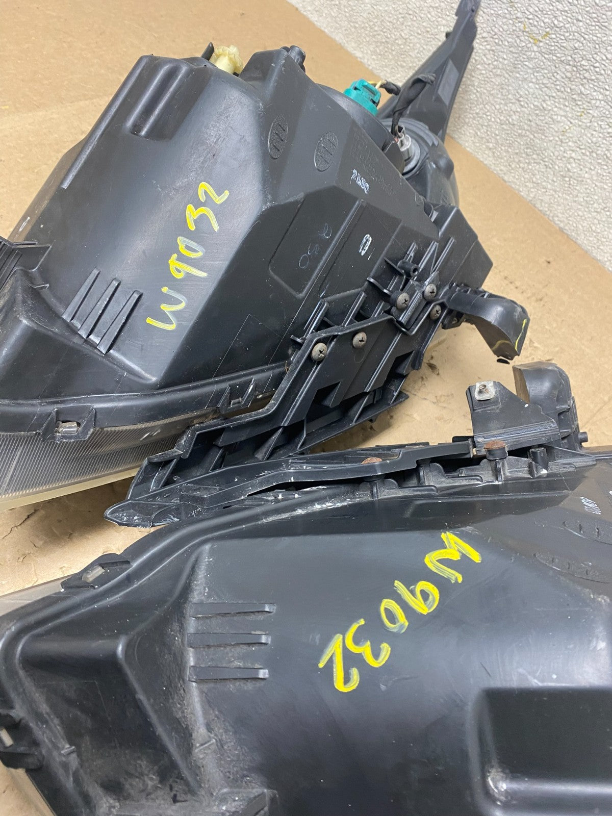 2011 to 2015 Chevrolet Cruze Halogen Left+Right Set Headlights W9032 DW16