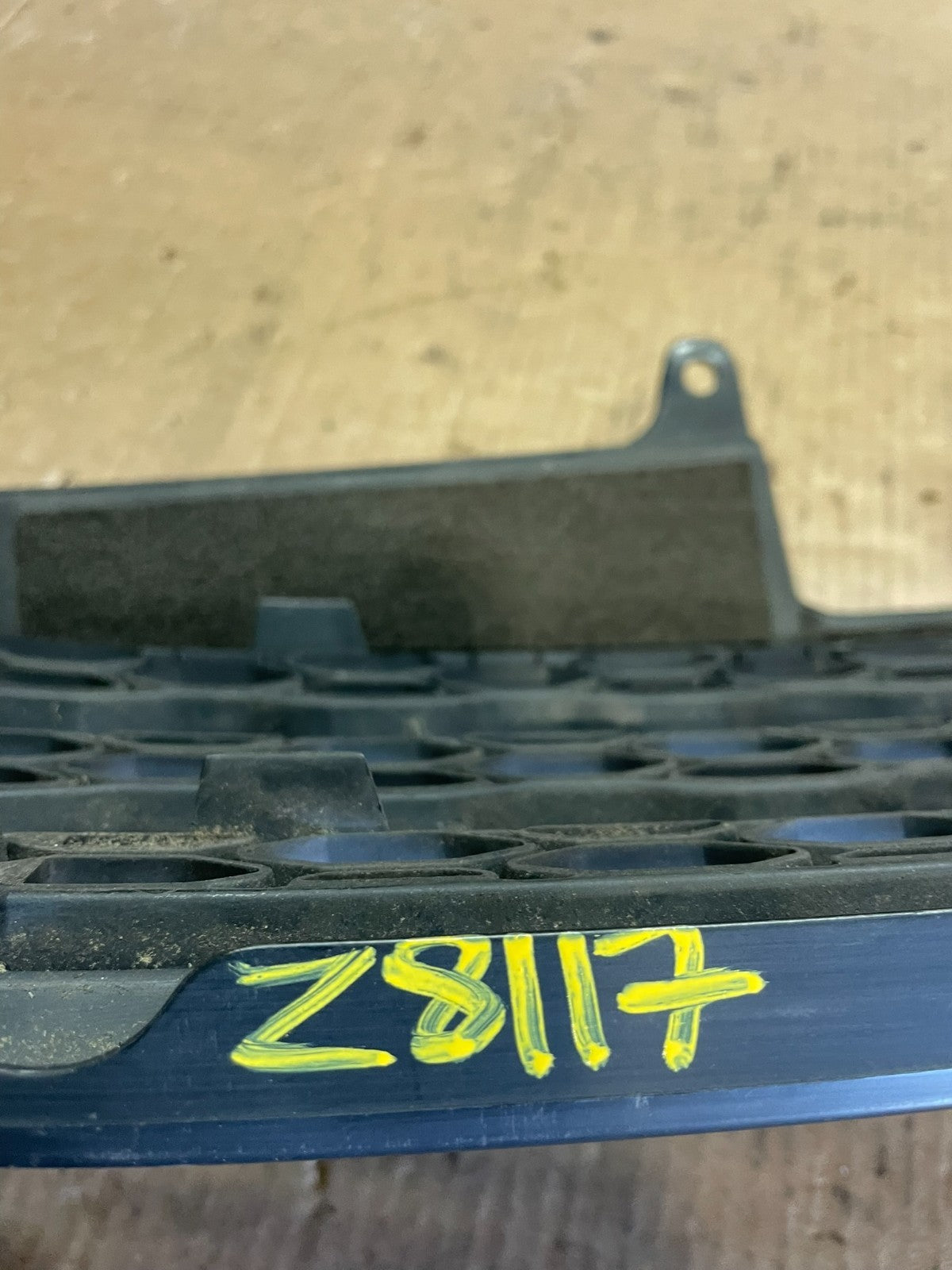 2004 2005 Toyota RAV4 Front Upper Grill Grille OEM Z8117 DG7