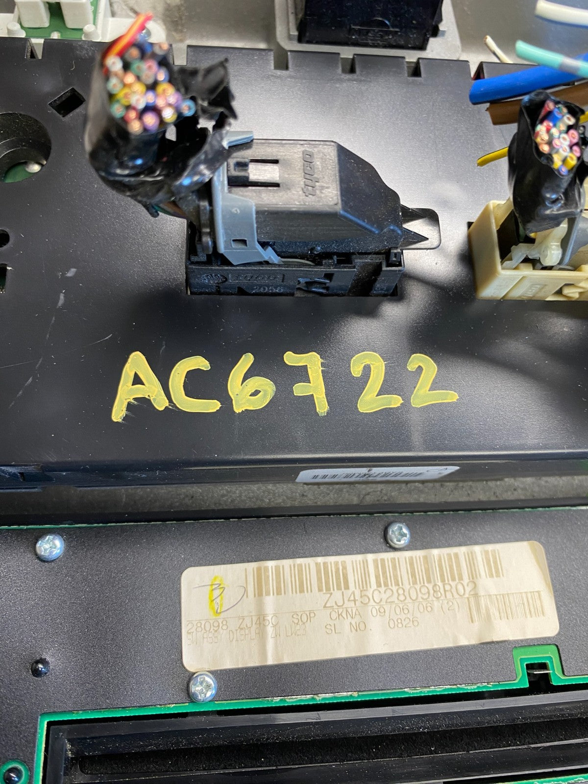 2004 to 2007 Nissan Armada Radio CD Player A/C Climate Control ac6722 DG5