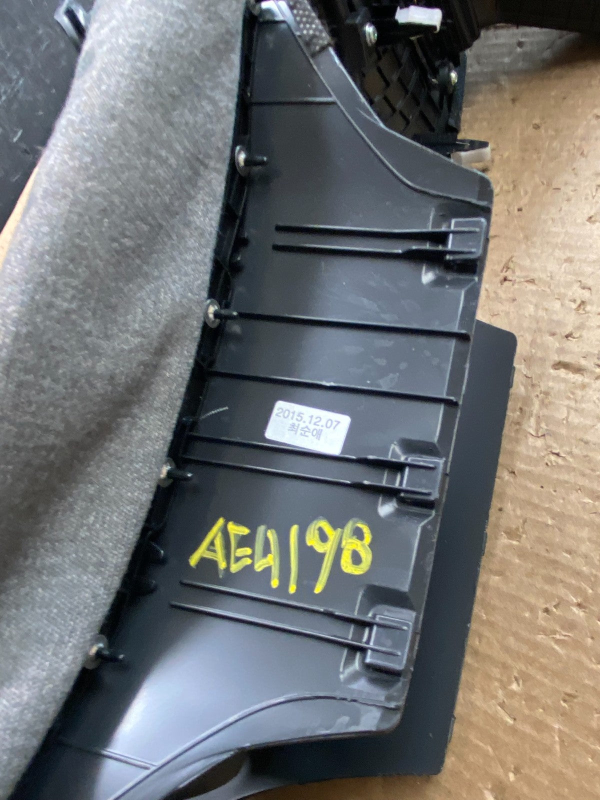2015 to 2018 Kia Sedona Speedometer Radio Bezel Air Vent 84850-a9010 AE4198 DG5
