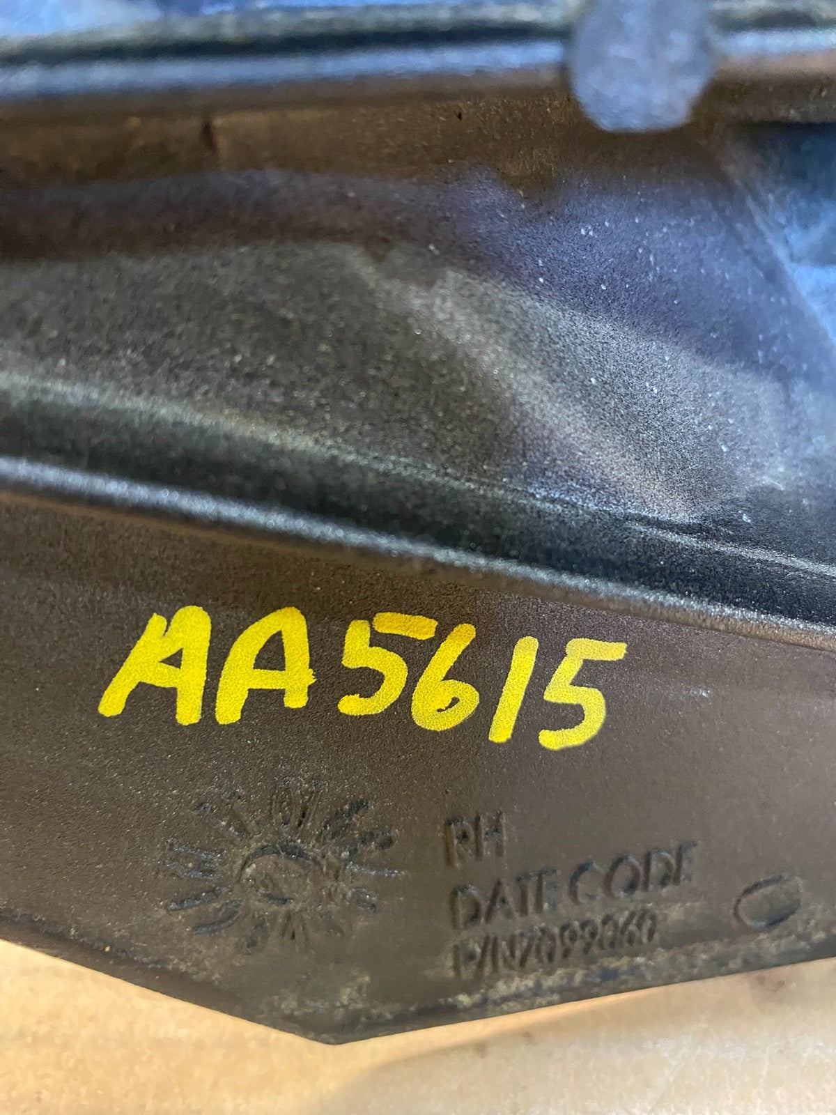 2005 Chevrolet Express Savana Right Passenger RH Side View Mirror AA5615 DG10