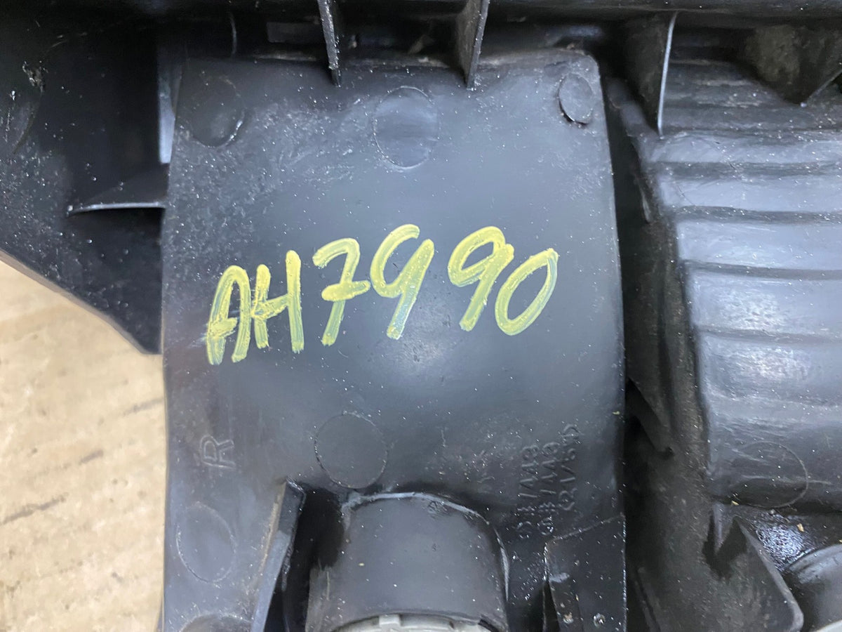 2002 2003 2004 Honda Odyssey Right Passenger Side Tail Light AH7990 LK5