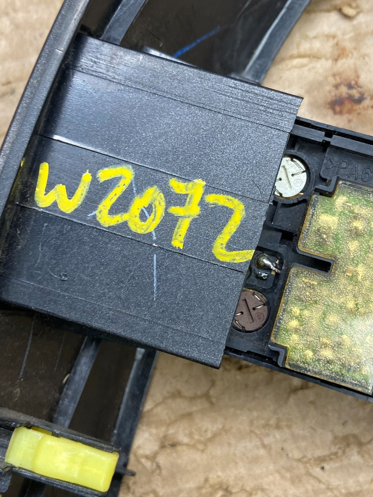 2004 to 2010 Toyota Sienna Left Side Climate Switches Bezel Trim OEM w2072 DG6