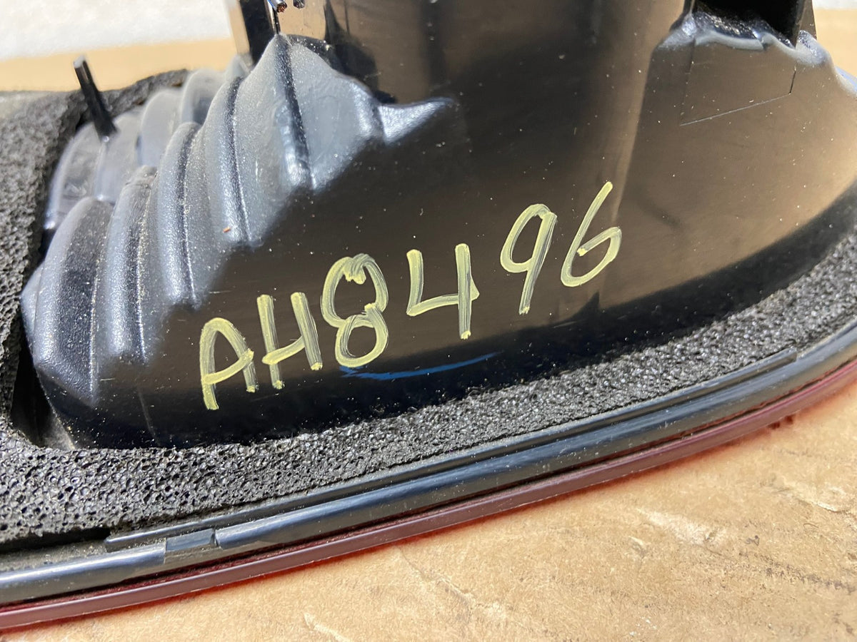 2006 2007 Subaru Tribeca B9 Right Passenger Side Tail Light Inner AH8496 LK6