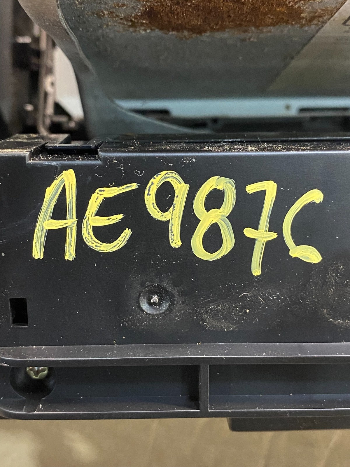 2002 2005 Toyota Camry Radio AM/FM CD Player Air Vent Bezel AE9876 DW7