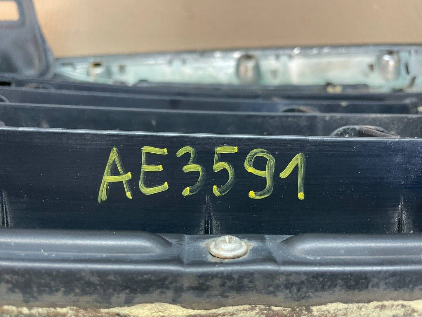 2007 to 2009 Toyota Tundra Front Upper Grill Grille W/ Emblem AE3591 DG6