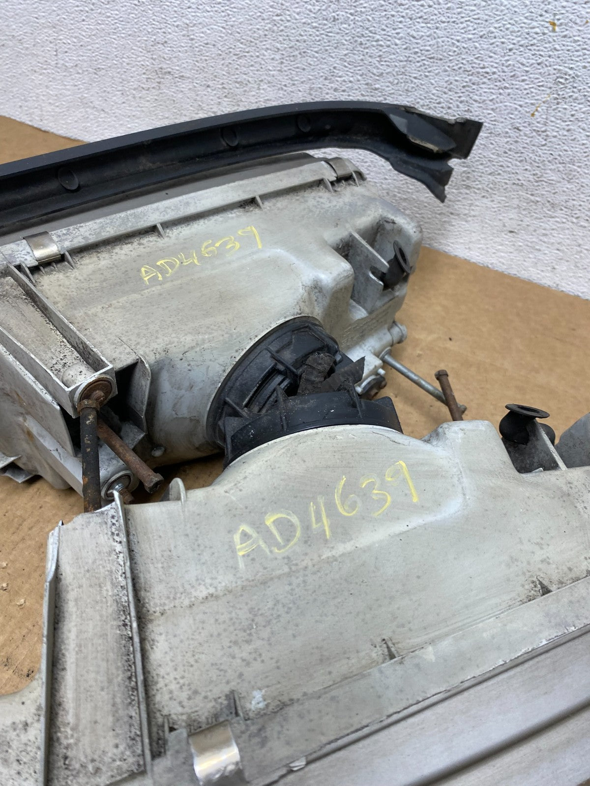 1992 to 1994 Nissan Sentra Left+Right Set Side Headlights AD463912