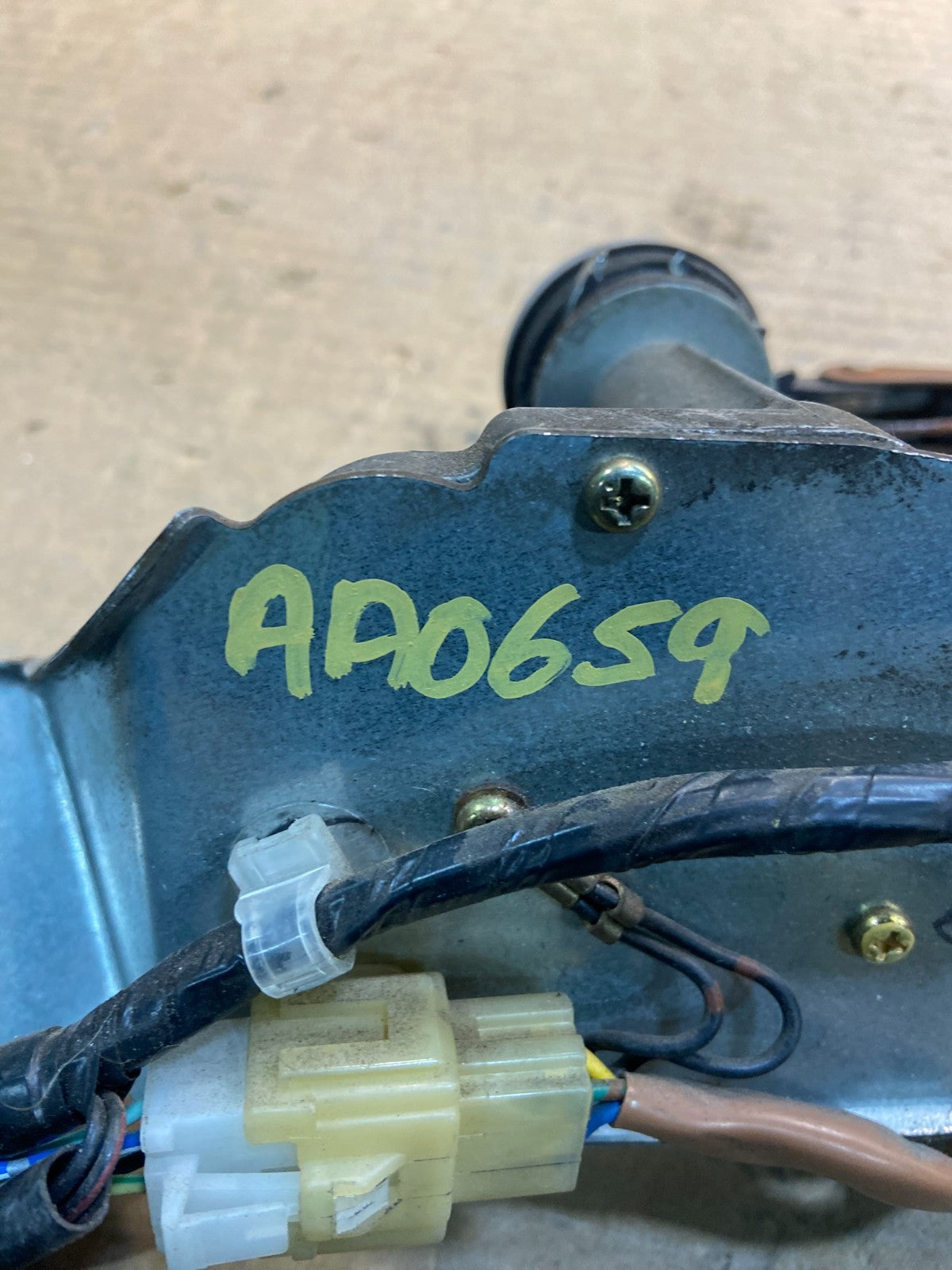 2000 to 2004 Subaru Legacy Wagon Rear Windshield Wiper Motor AA06596