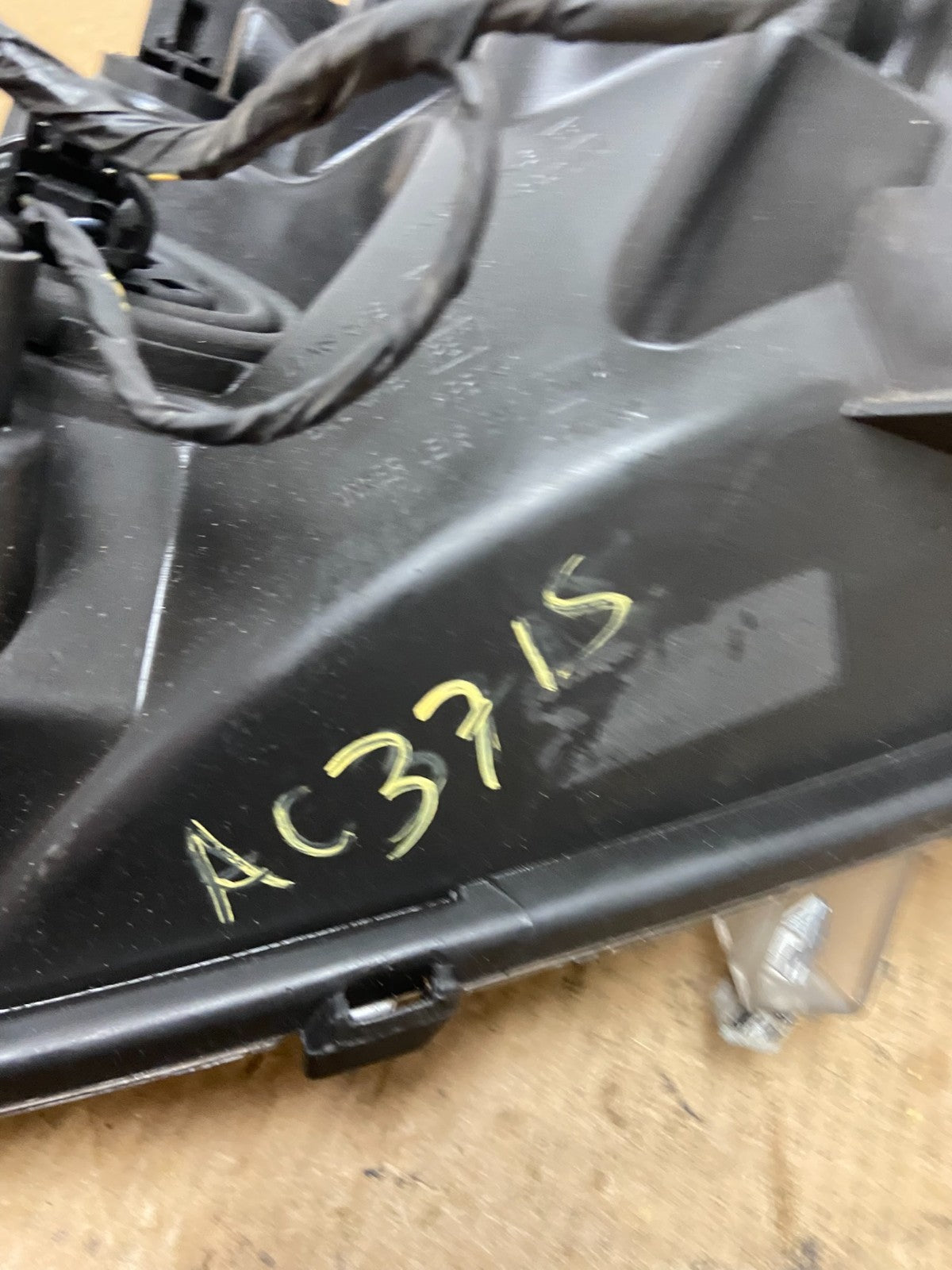 2004 to 2007 Nissan Armada Right Passenger RH Side Headlight Oem AC3715 DW12