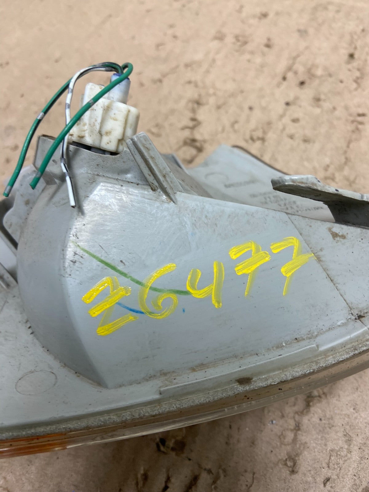 2001-2002 Toyota Corolla Left Driver Turn Signal/Marker Light Oem Z6477 DW7