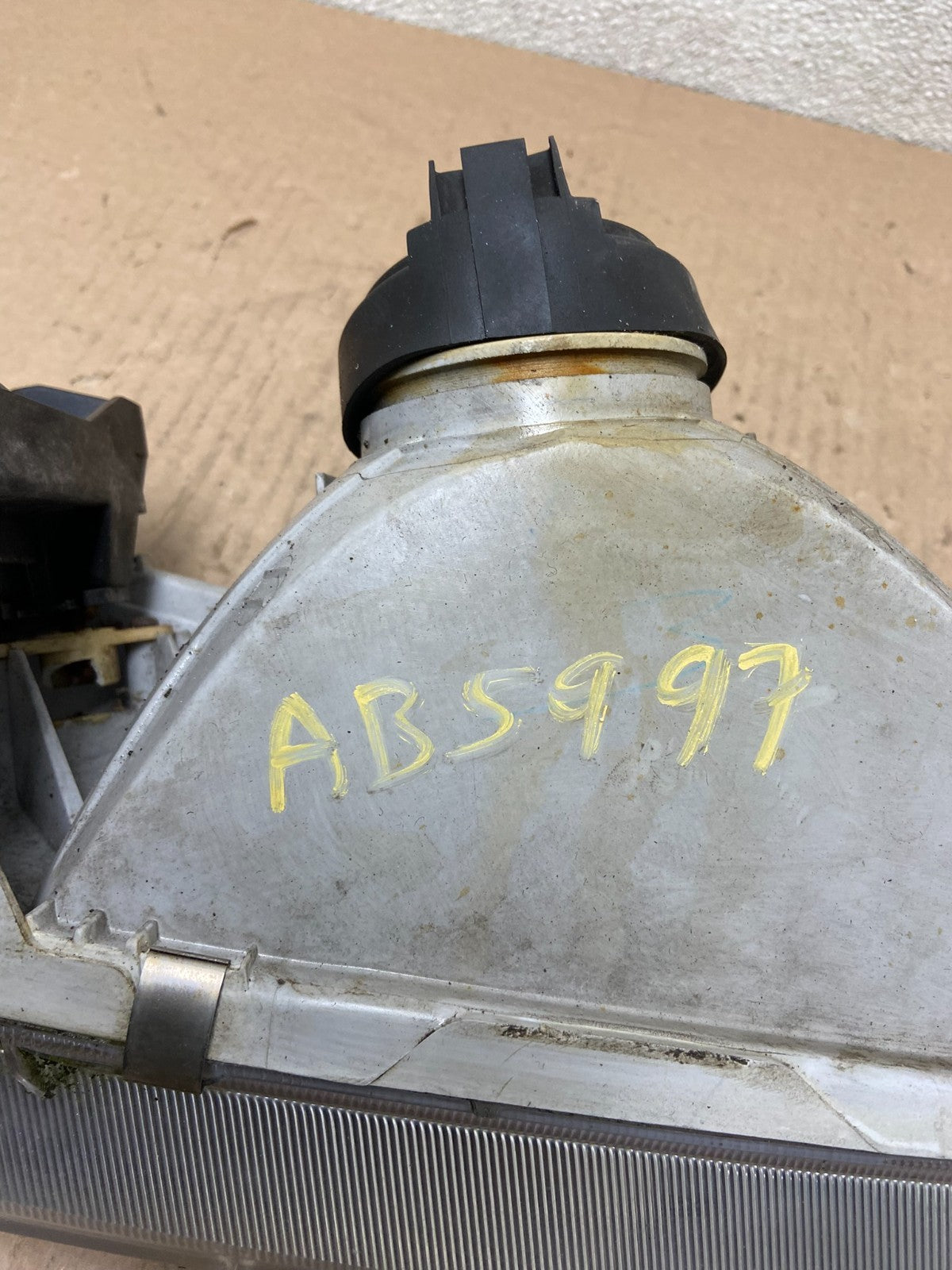 1998 to 2000 Toyota Corolla Front Left Driver Side Headlight AB5997 DW8