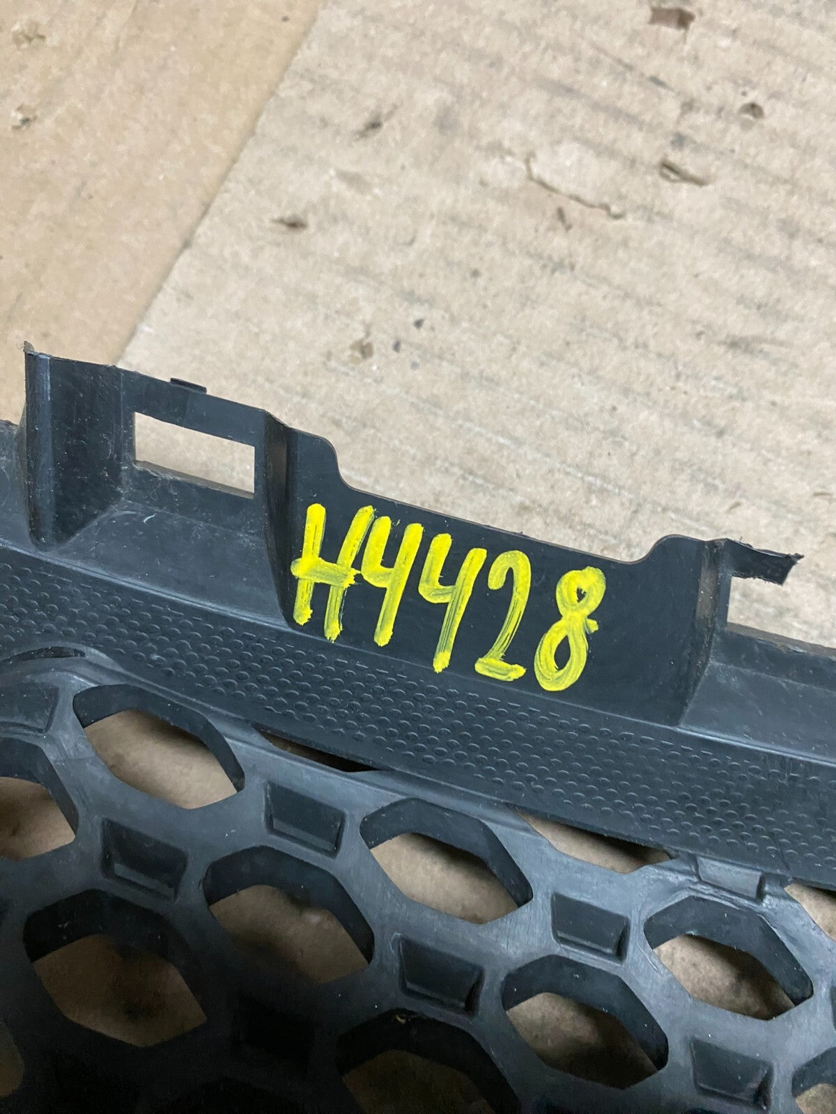 2007 to 2009 Kia Spectra 5 Door Hathcback Front Upper Grill Grille H4428 DG OEM7