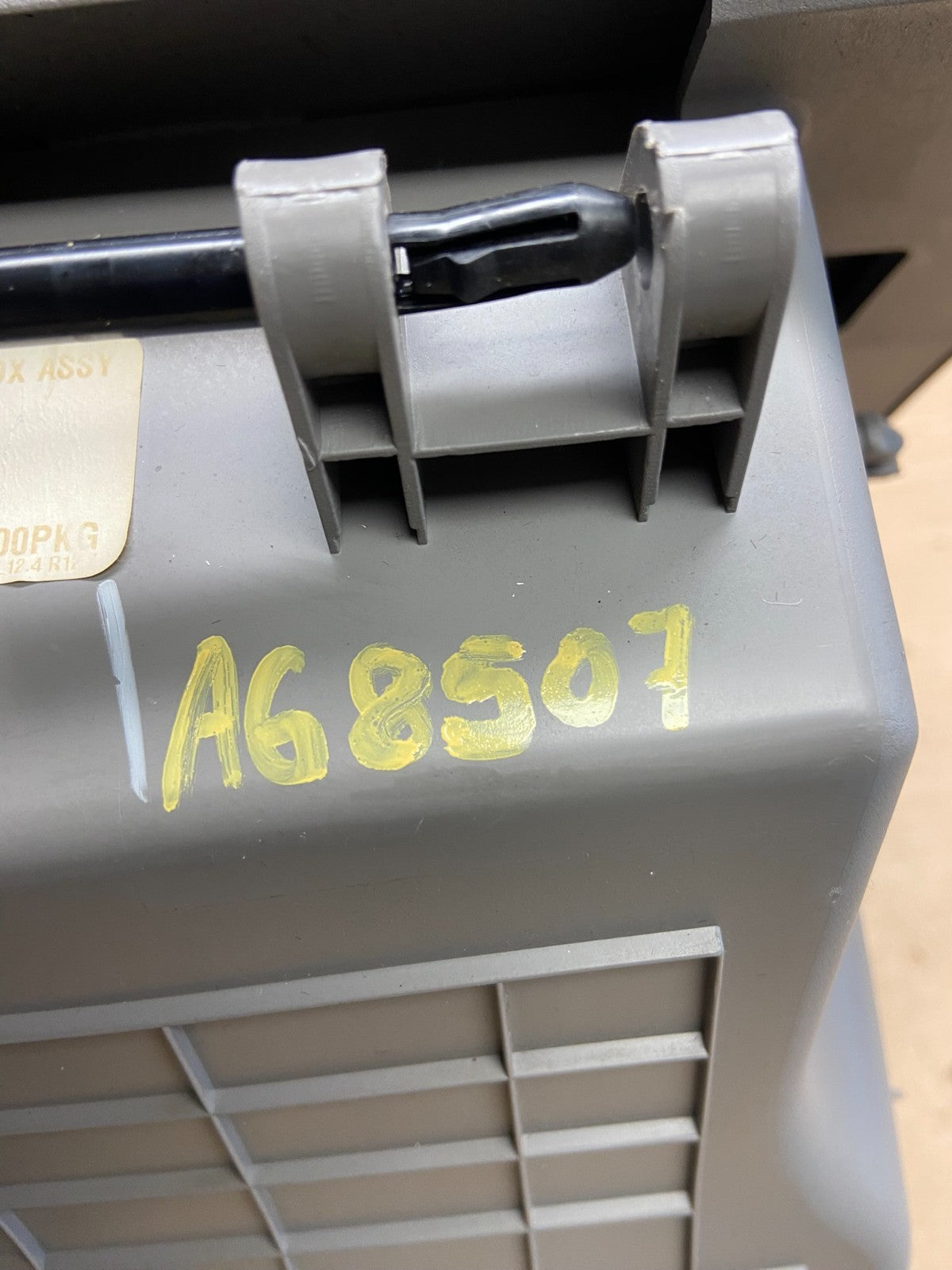 2017 to 2020 Hyundai Elantra Right Passenger Side Glove Box AG8507 DG5