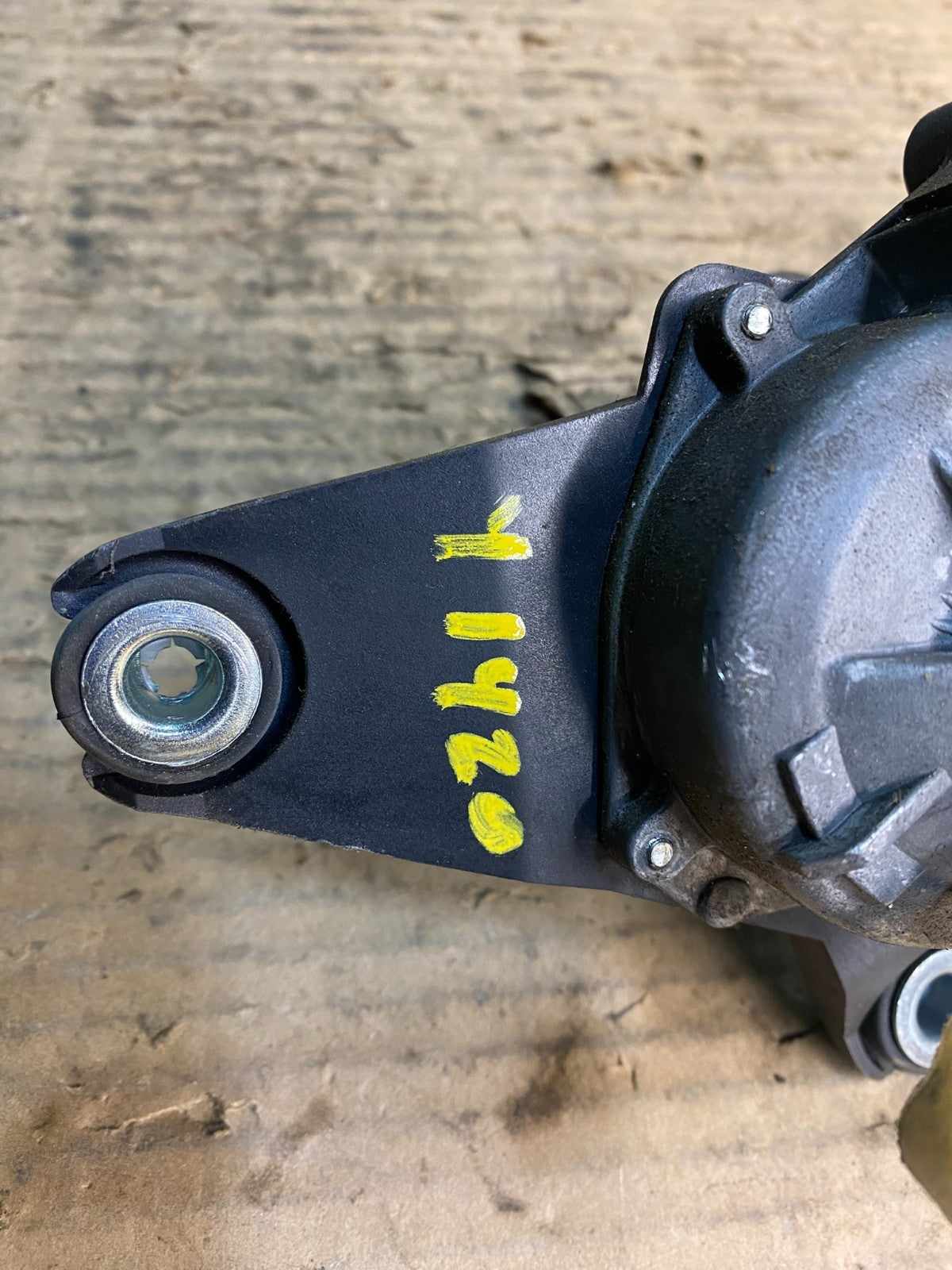 2013 to 2020 Buick Encore Windshield Rear Wiper Motor y1420 DG5