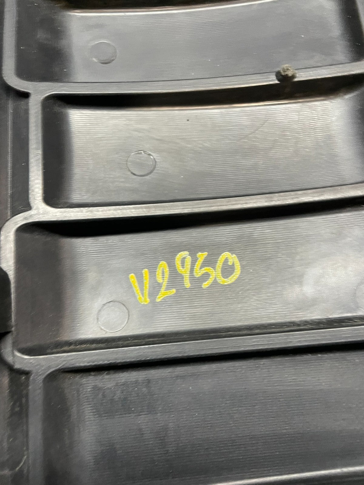2007 to 2012 GMC Acadia 3.6L VVT Engine Cover Shield V2950 DG9