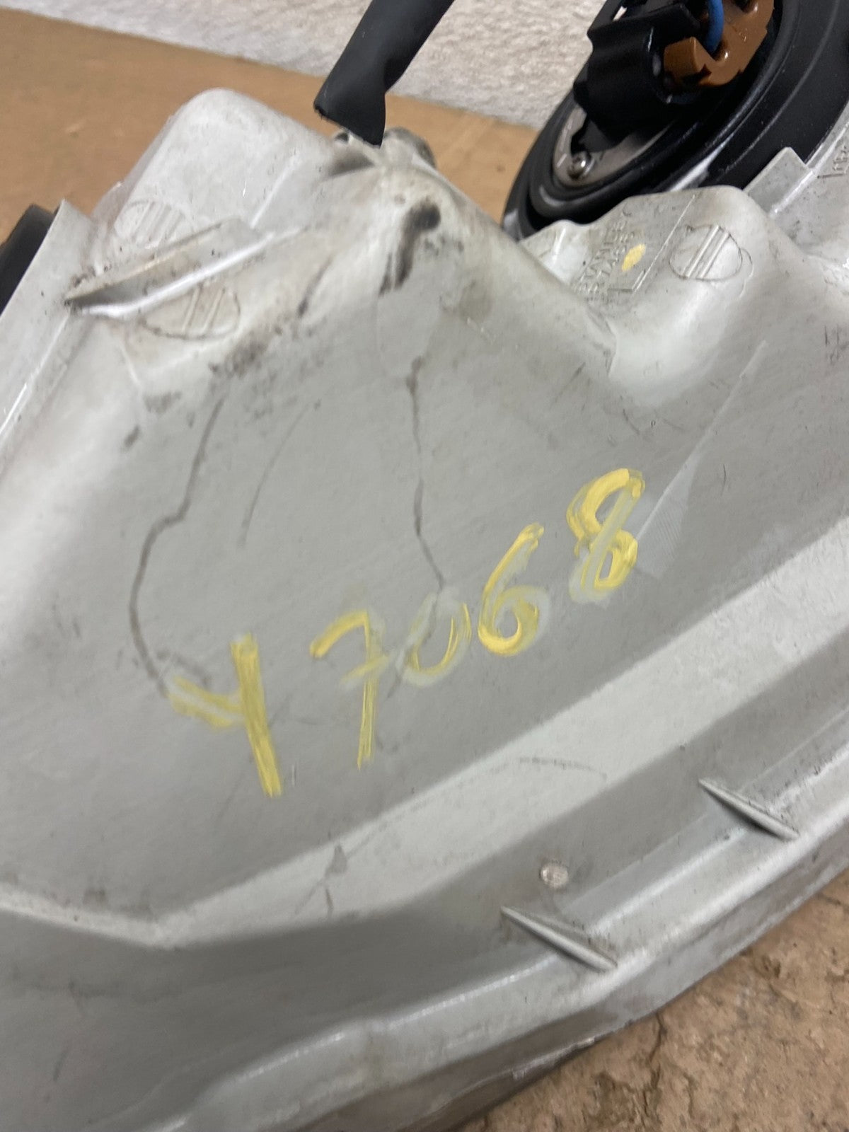 2000 to 2004 Toyota Avalon Halogen Left Driver LH Headlight Oem Y7068 DW8