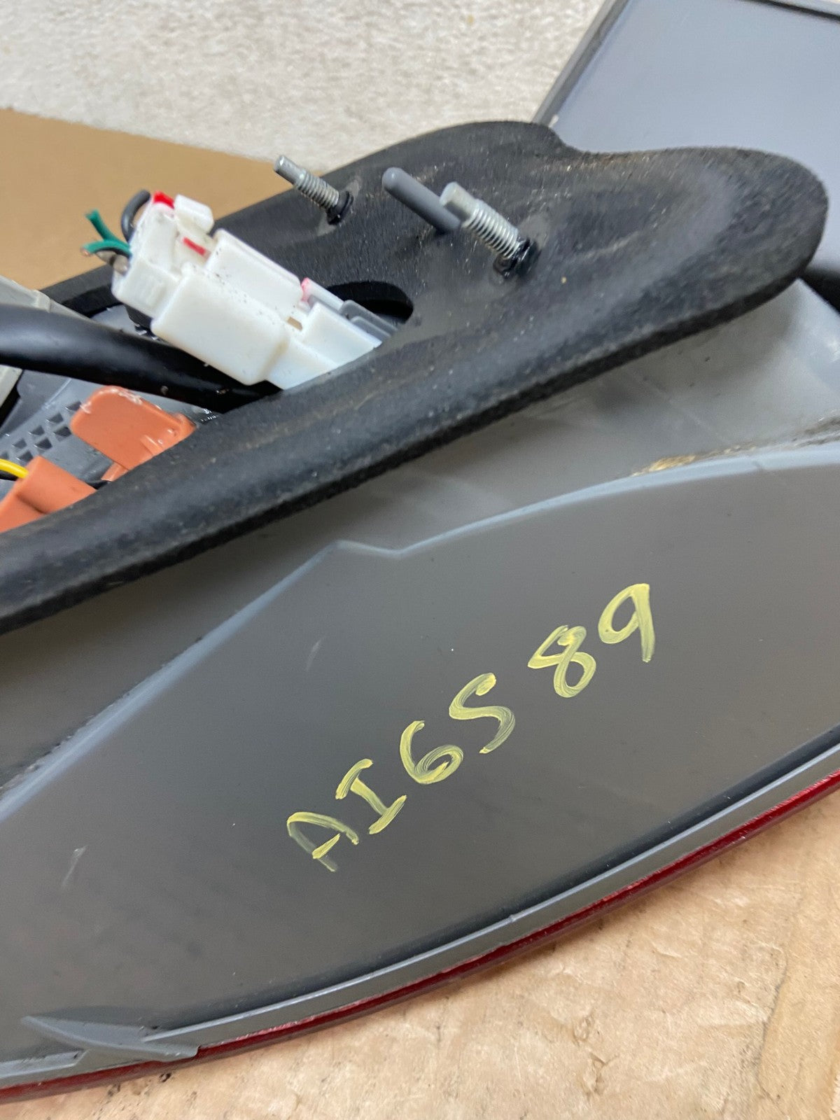 2009 to 2010 Hyundai Sonata Right Passenger Side Tail Light AI6589 LK6